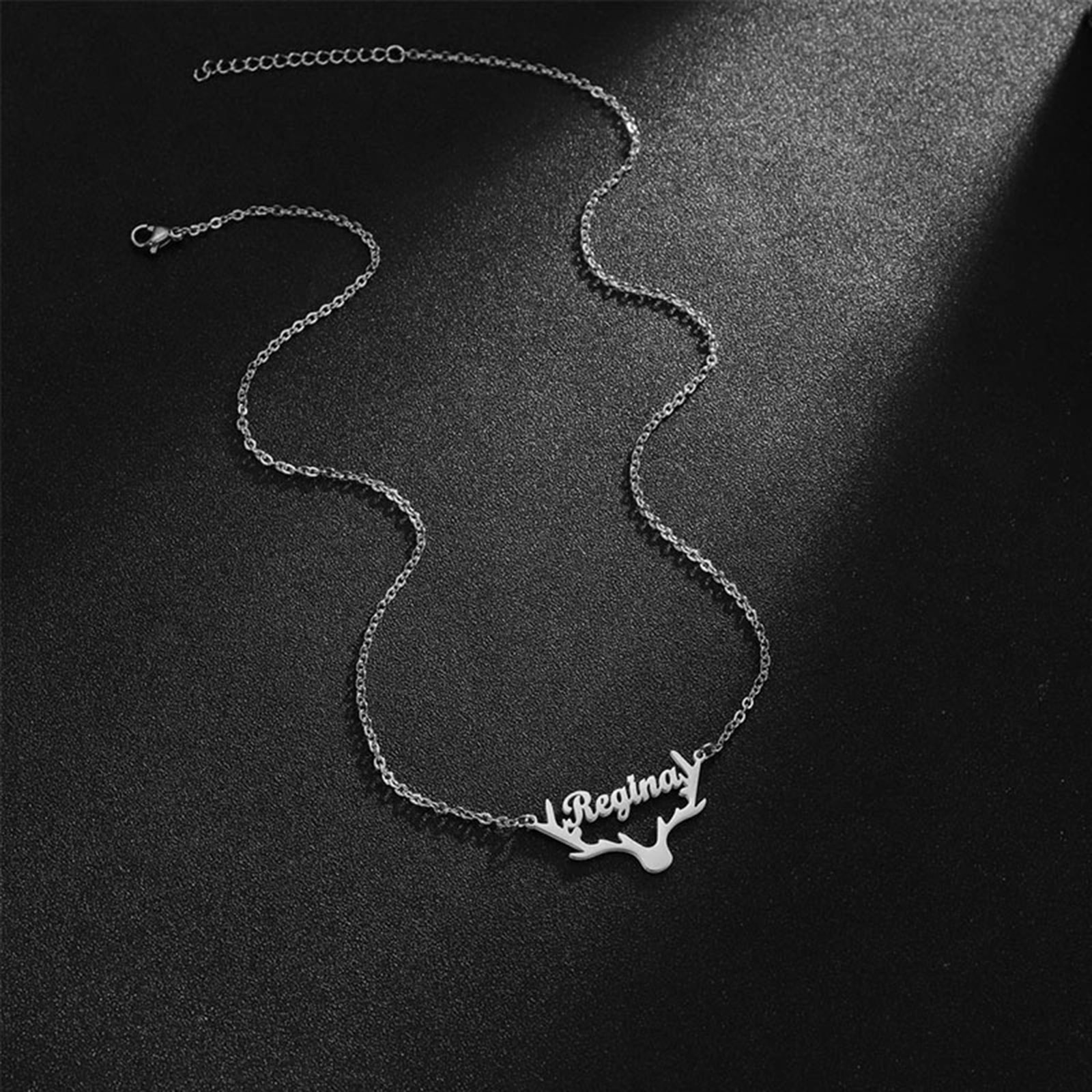 Bild von 1 Strang 304 Edelstahl Personalisierte Namenskette Personalisierter Buchstaben-Charm-Anhänger Geweih Bunt 45cm lang