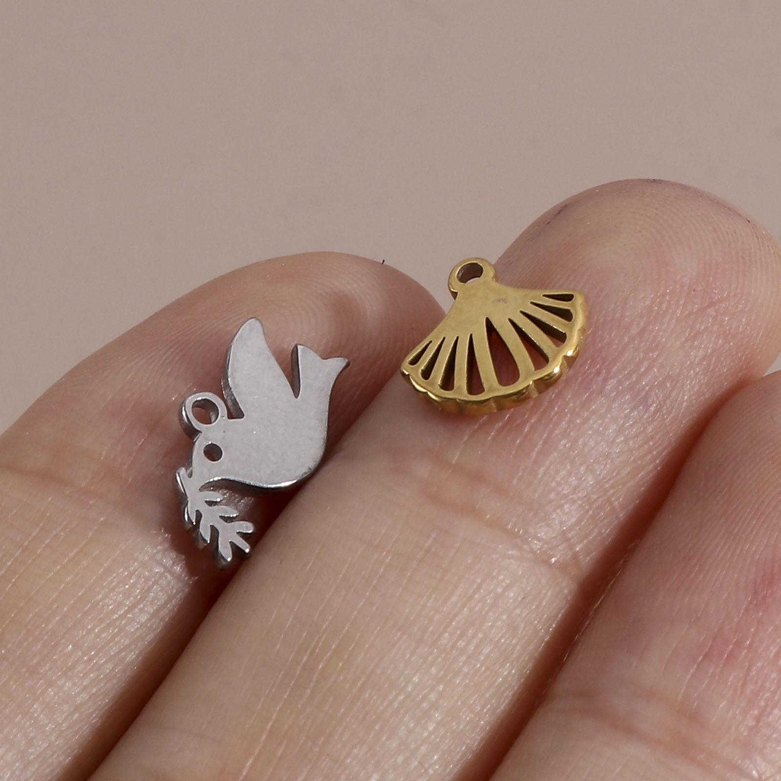 Picture of 201 Stainless Steel Charms Pigeon Animal Shell Hollow