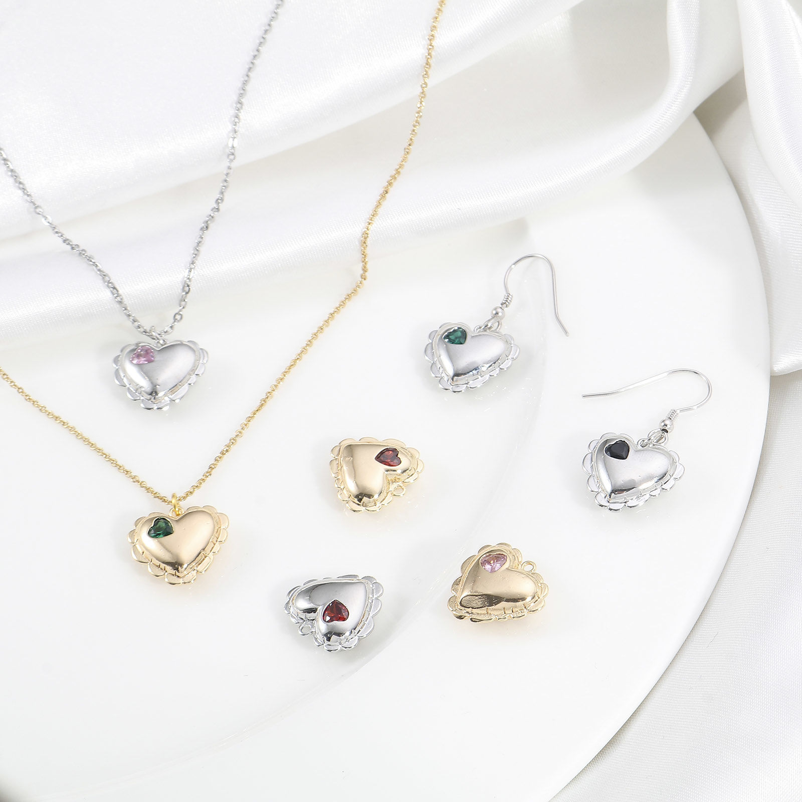 Bild von Messing Valentinstag Charms Echtgold plattiert Herz Hohl Bunt Zirkonia 16mm x 15mm, 2 Stück