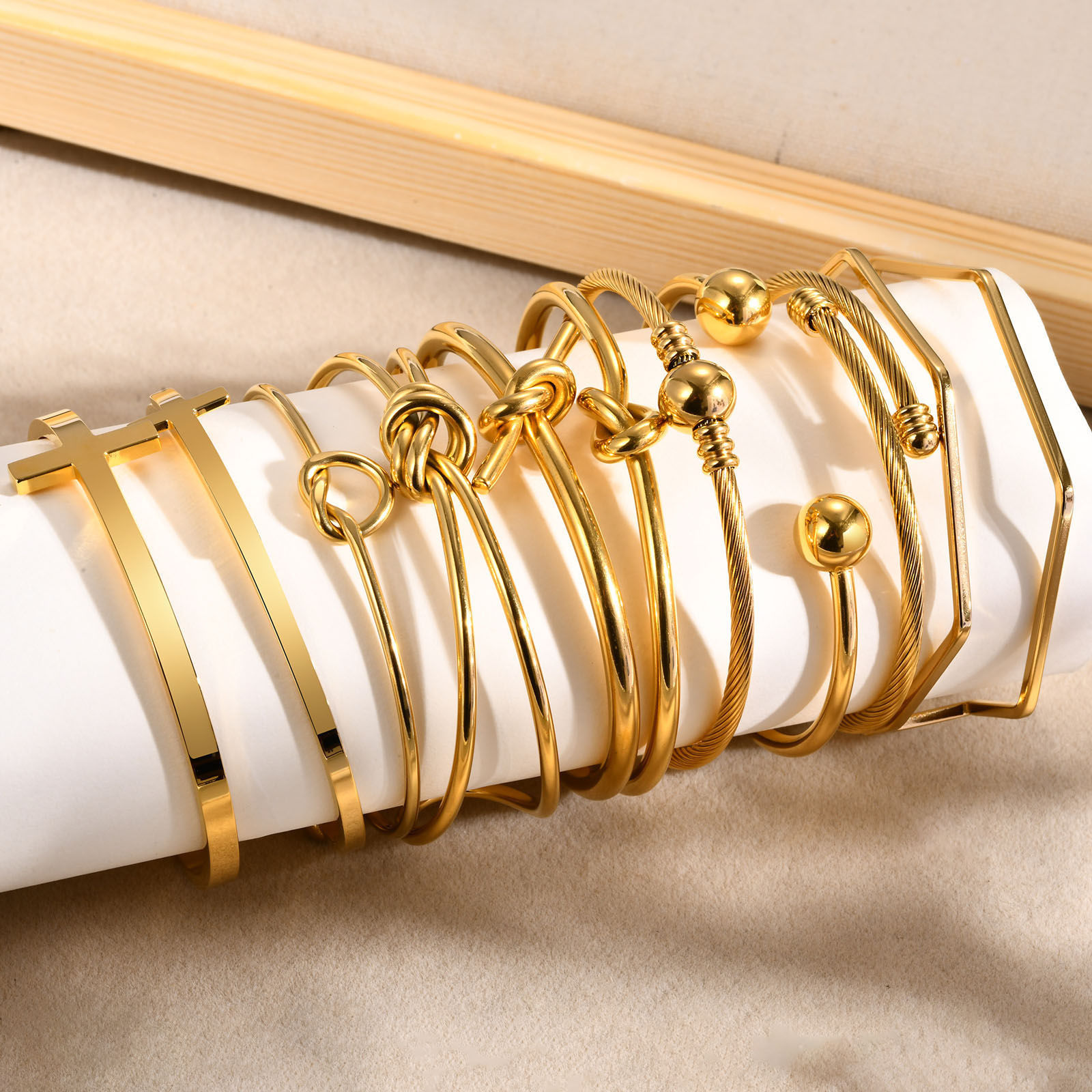 Picture of Eco-friendly Vacuum Plating Stylish Simple 18K Gold Plated 304 Stainless Steel Knot Cross Open Bangles Bracelets For Women Party