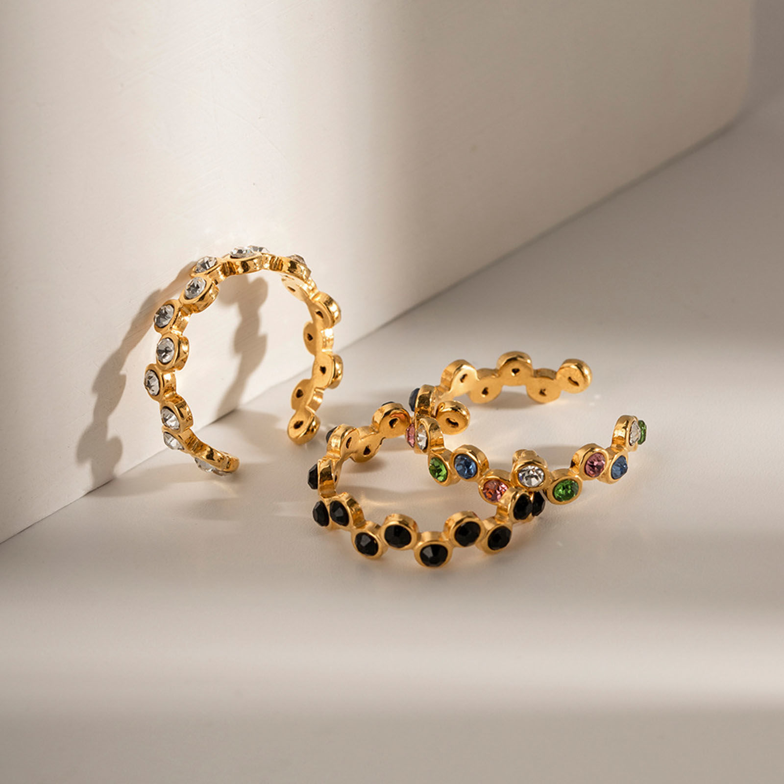 Bild von Umweltfreundliche Vakuumbeschichtung Stilvoll Ins Stil 18K Echtgold plattiert 304 Edelstahl & Zirkon Offen S-Form Ring Für Frauen 1 Stück