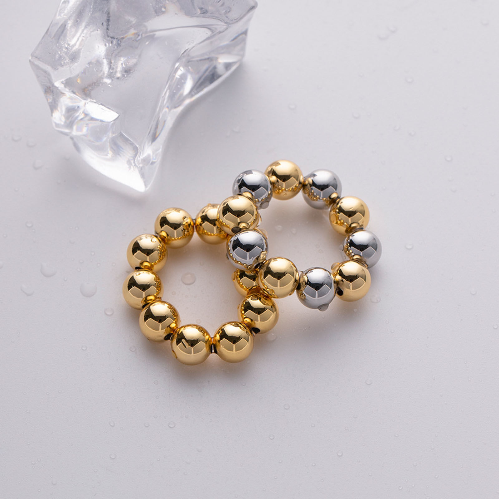 Immagine di Placcatura Sottovuoto Ecologica Elegante Semplice 18K Vero Oro Placcato Rame Elastico Palla Anelli di Perline Per Donne 1 Pz