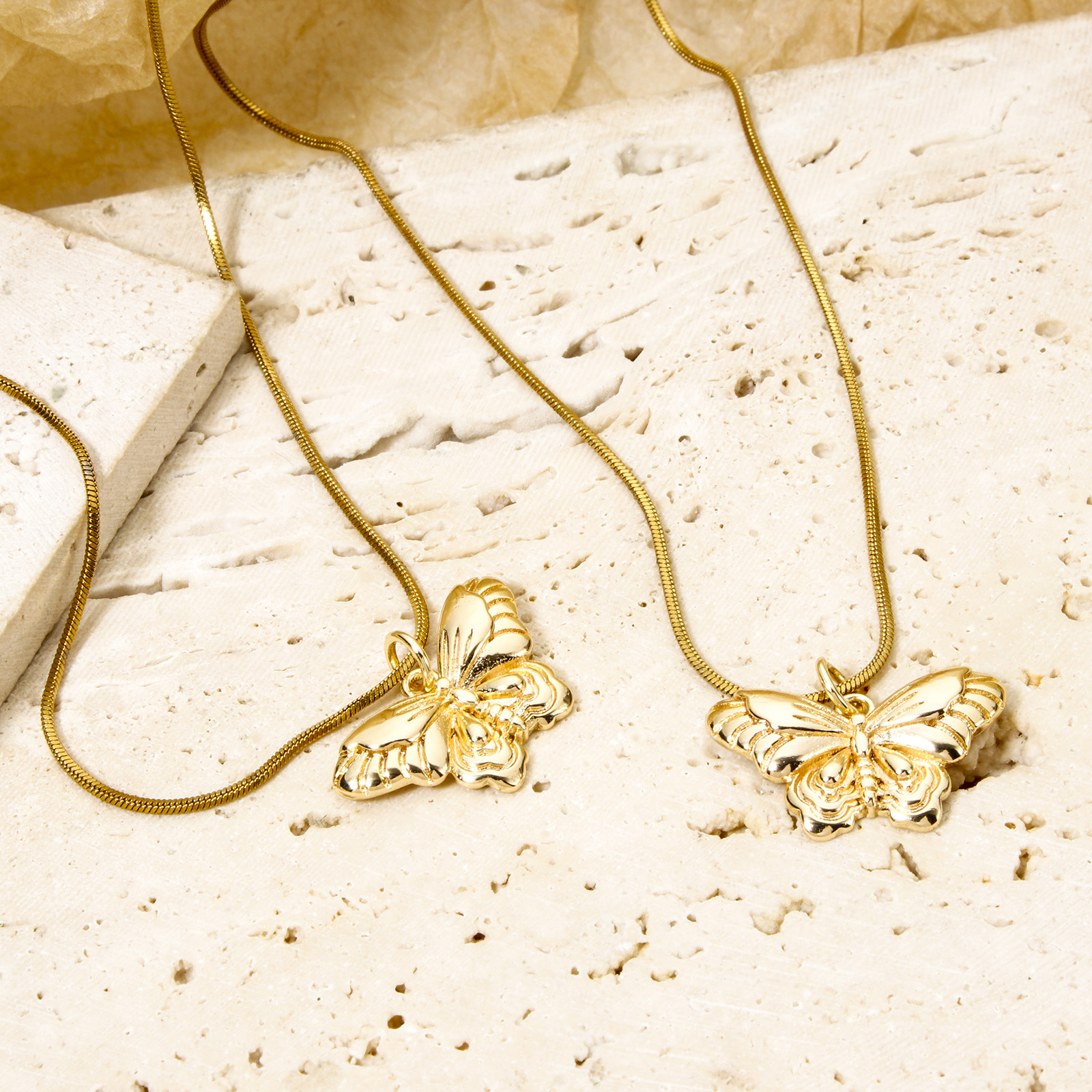 Image de Breloques Insecte en Laiton Papillon Plaqué Or Véritable à Zircone Cubique Clair 14mm x 13mm, 2 Pcs