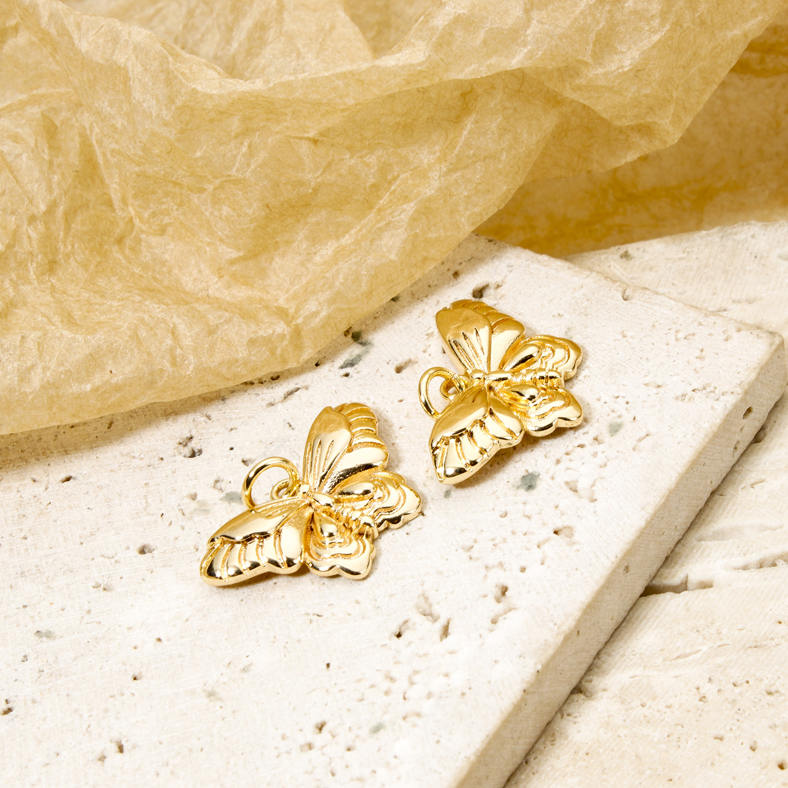 Image de Breloques Insecte en Laiton Papillon Plaqué Or Véritable à Zircone Cubique Clair 14mm x 13mm, 2 Pcs