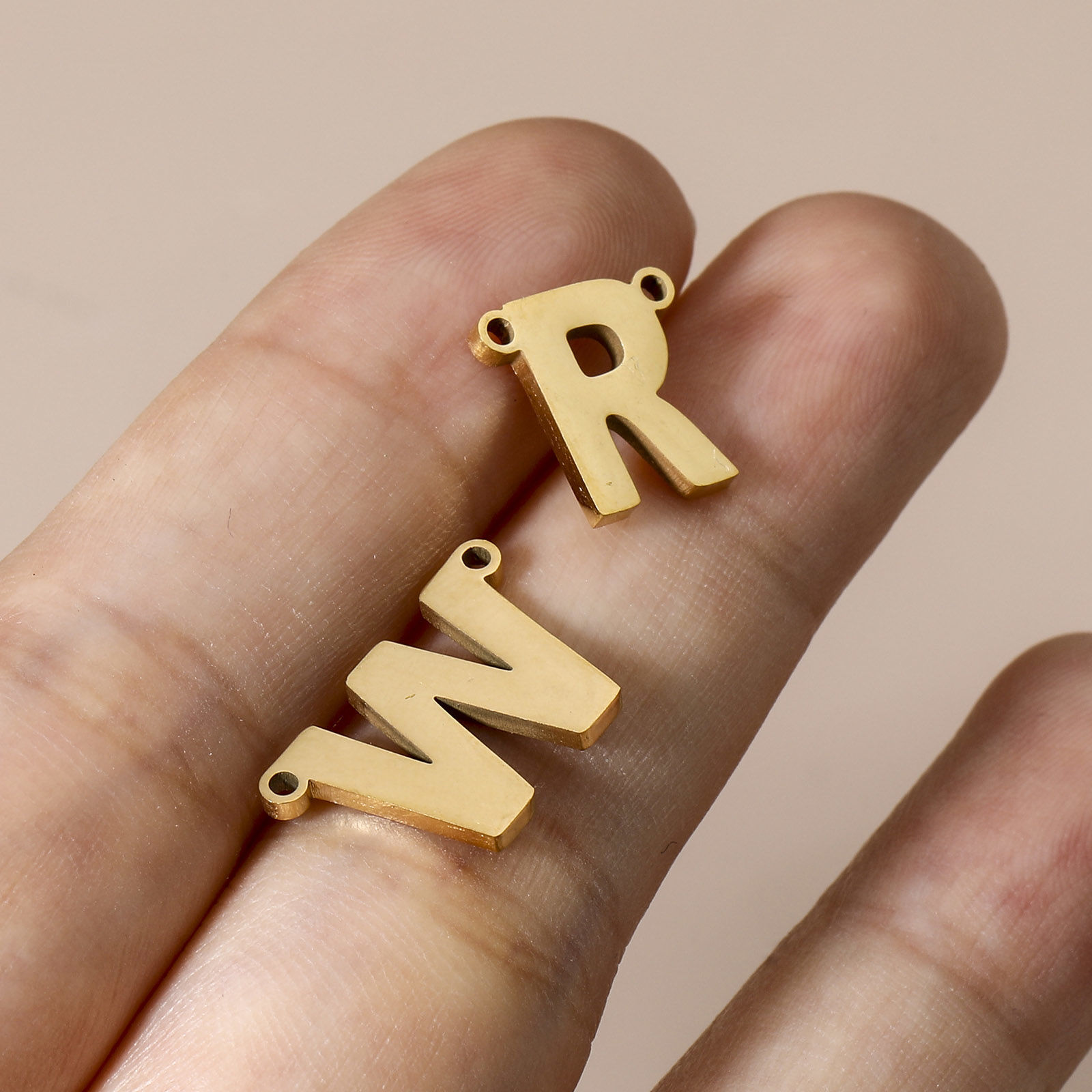 Bild von 5 Stück 304 Edelstahl Steckverbinder Charms Anhänger Buchstabe Vergoldet Message " A-Z "