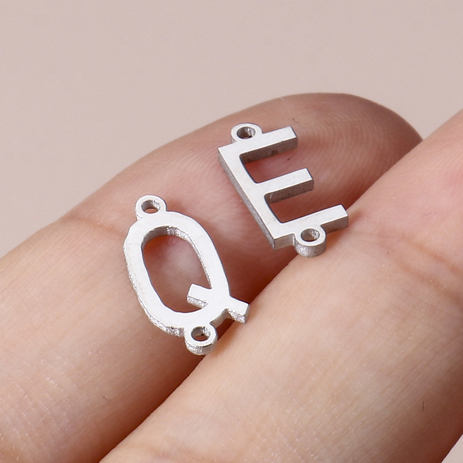 Bild von 5 Stück 304 Edelstahl Steckverbinder Charms Anhänger Buchstabe Silberfarbe Message " A-Z "