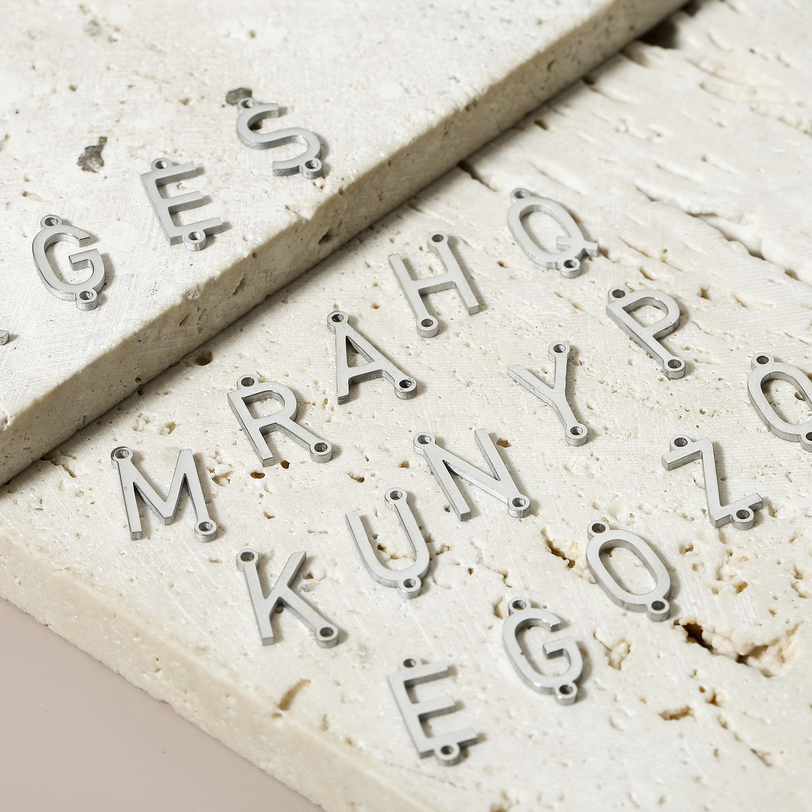Bild von 5 Stück 304 Edelstahl Steckverbinder Charms Anhänger Buchstabe Silberfarbe Message " A-Z "