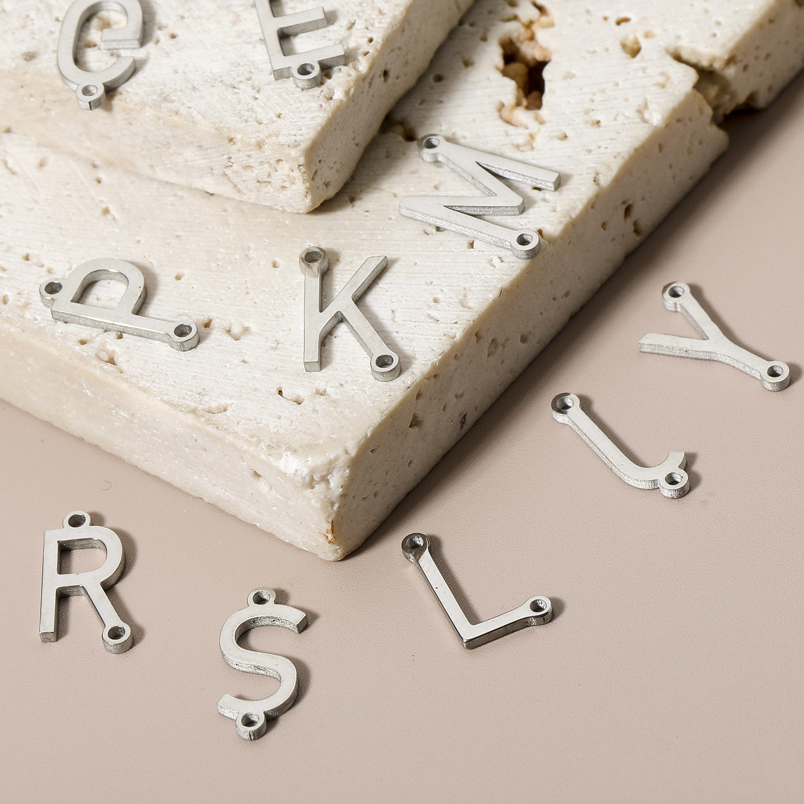 Bild von 5 Stück 304 Edelstahl Steckverbinder Charms Anhänger Buchstabe Silberfarbe Message " A-Z "