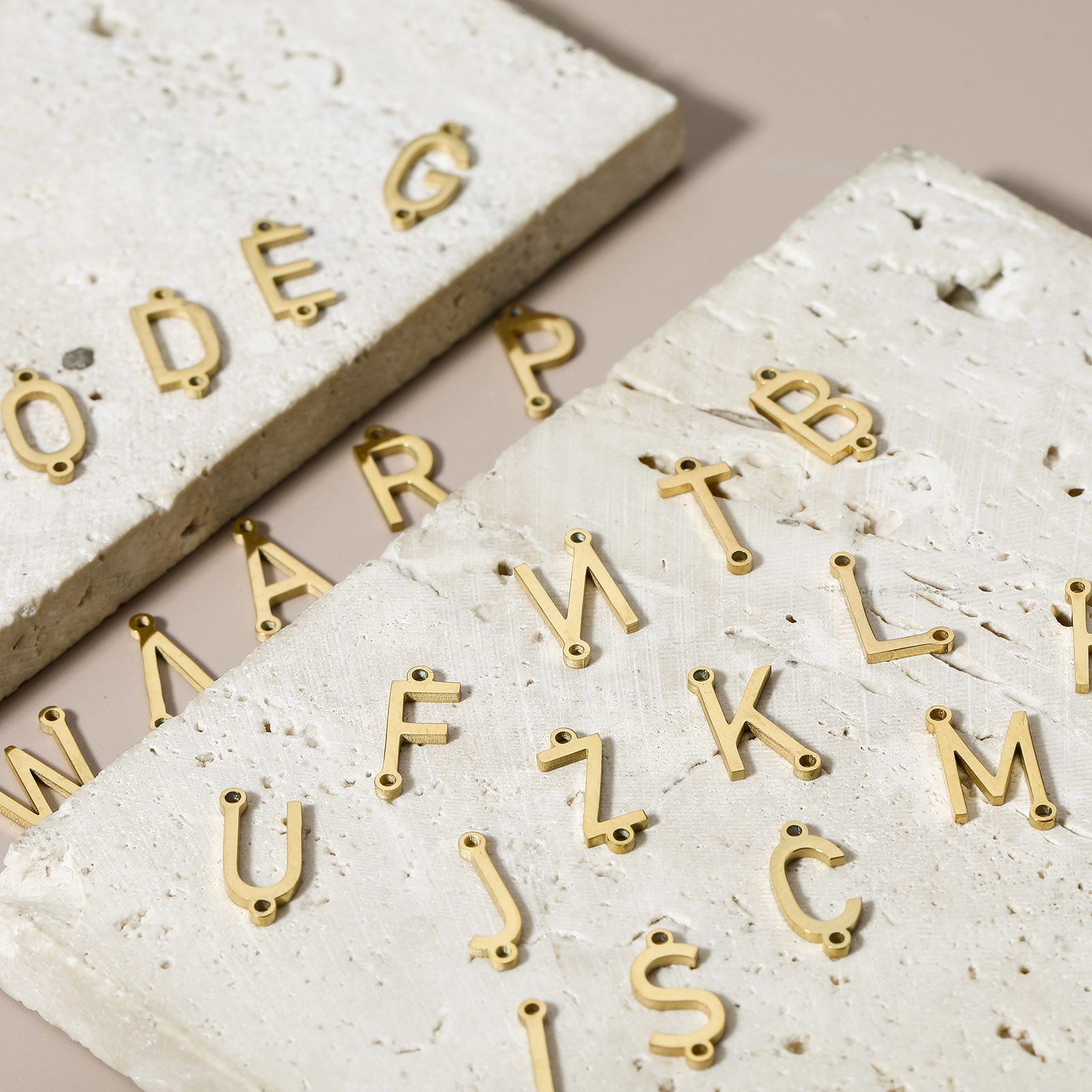 Bild von 5 Stück 304 Edelstahl Steckverbinder Charms Anhänger Buchstabe Vergoldet Message " A-Z "