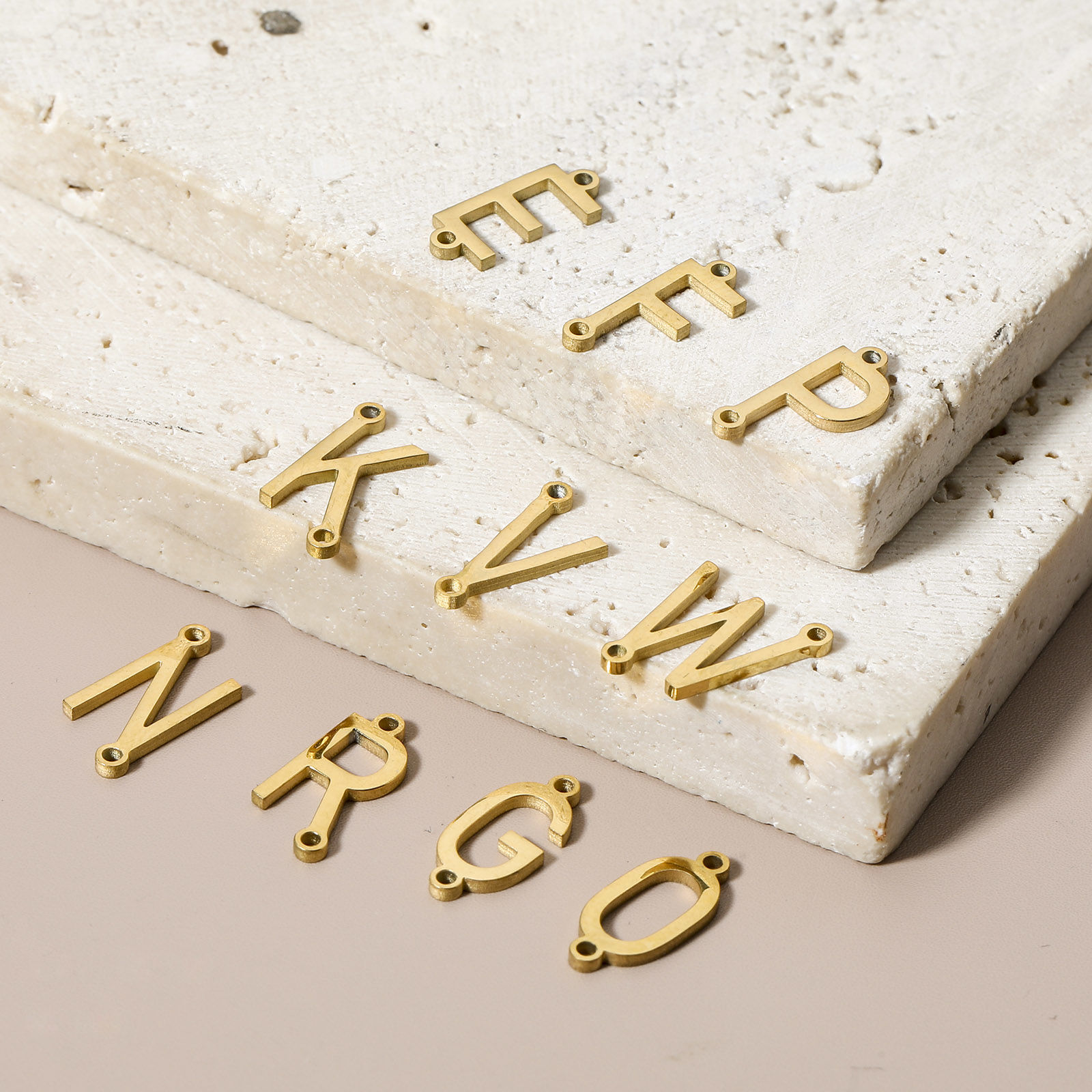 Bild von 5 Stück 304 Edelstahl Steckverbinder Charms Anhänger Buchstabe Vergoldet Message " A-Z "