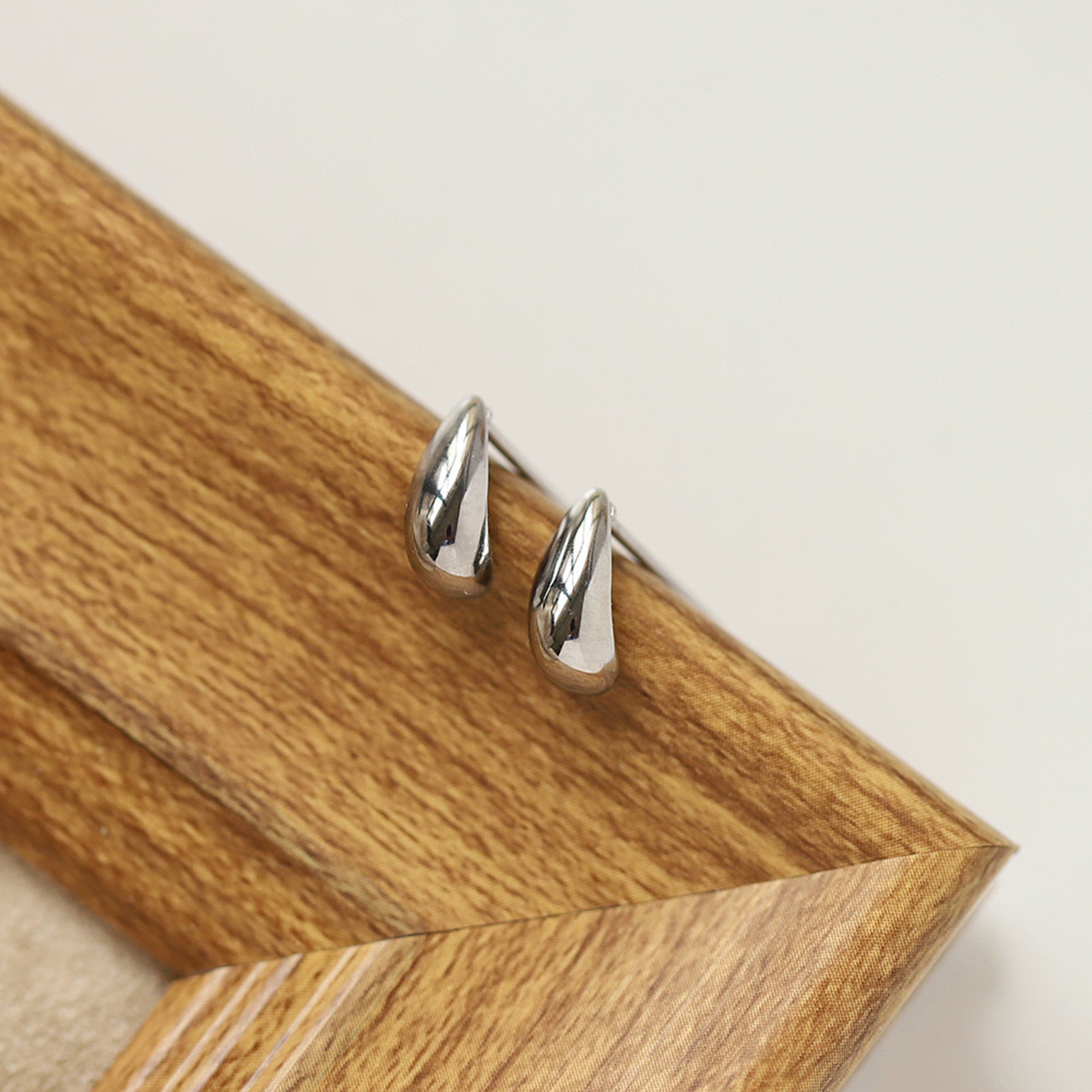 Immagine di 1 Paio Placcatura Sottovuoto Ecologica Minimalista Stile Ins Multicolore 316L Acciaio inossidabile Grano di Riso Goccia Orecchini a Perno Per Donne Regalo per la Maggiore Età