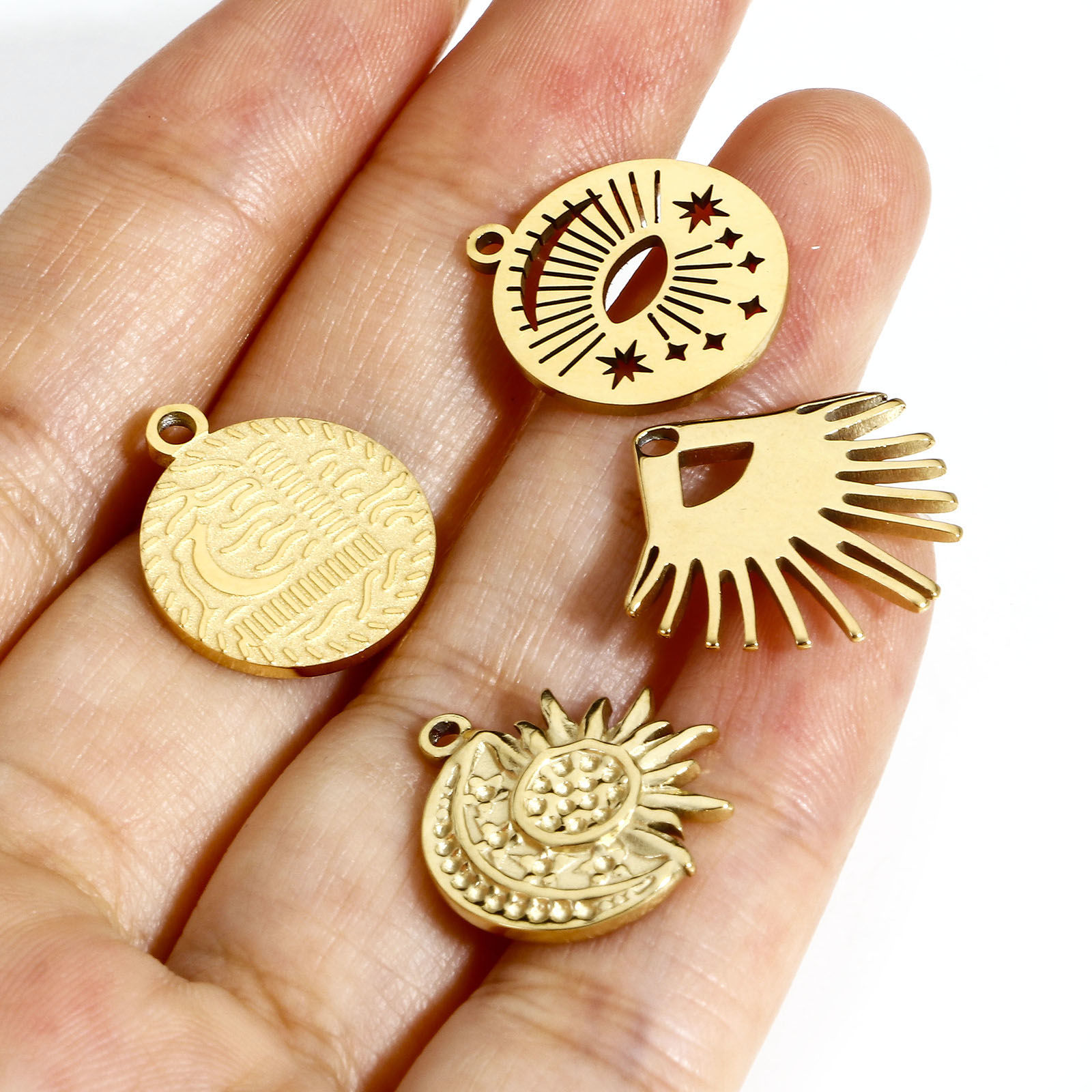 Imagen de 1 Unidad 304 Acero Inoxidable Elegante Colgantes Luna Media 18K Oro Real Chapado Corazón