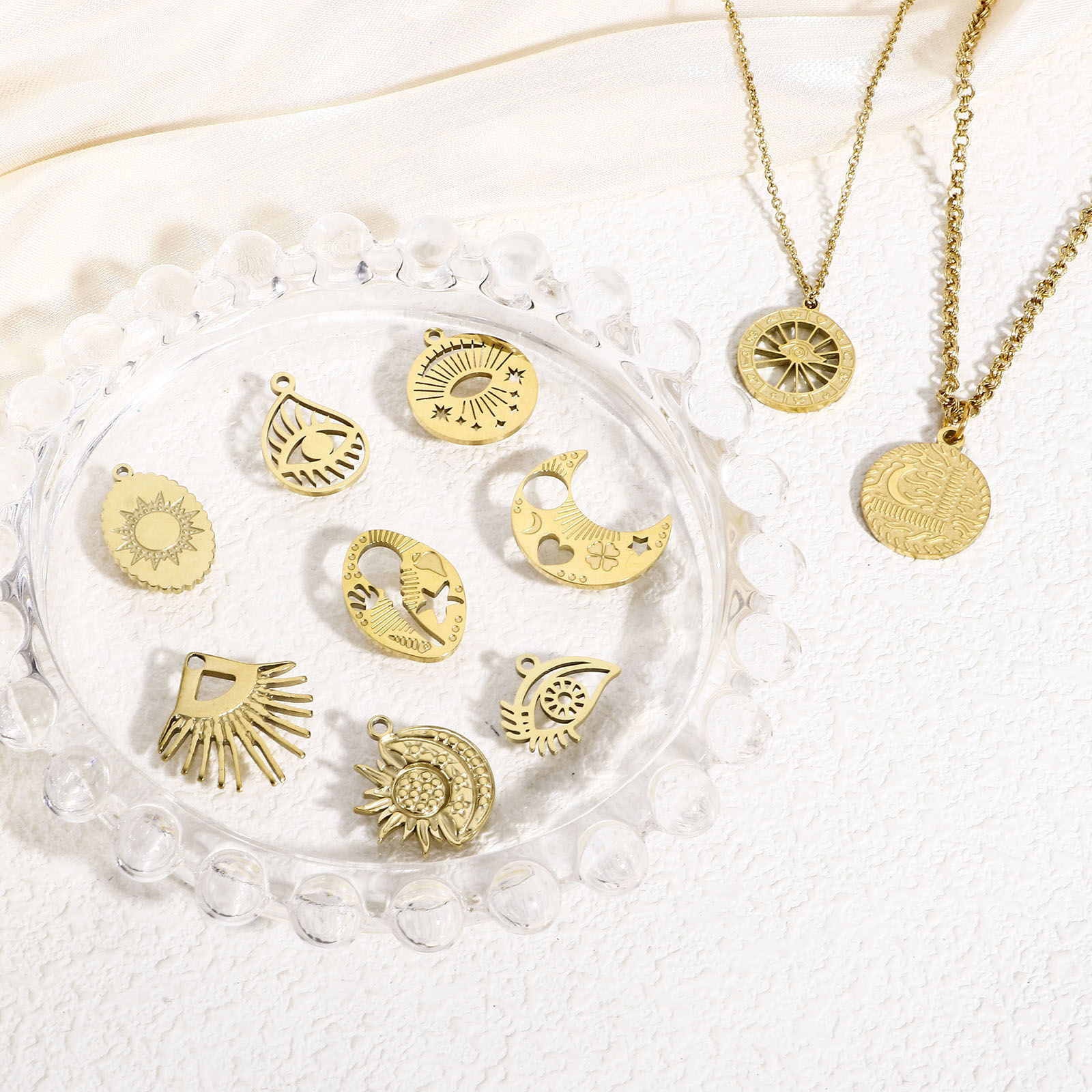 Imagen de 1 Unidad 304 Acero Inoxidable Elegante Colgantes Luna Media 18K Oro Real Chapado Corazón