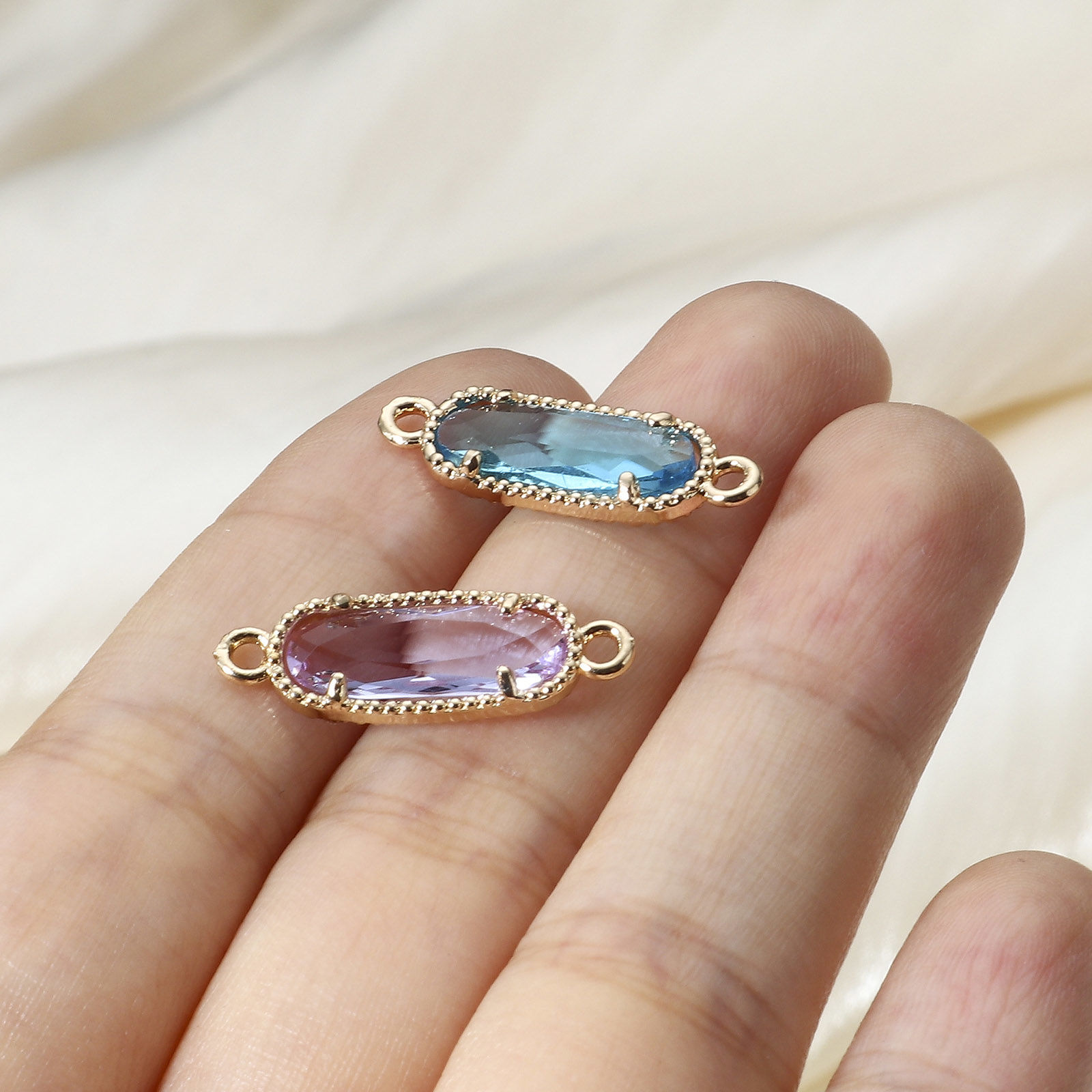 5 個 真鍮 コネクター ペンダント チャーム 金メッキ 多色 楕円形 ガラスカボション付き 22mm x 7mm の画像