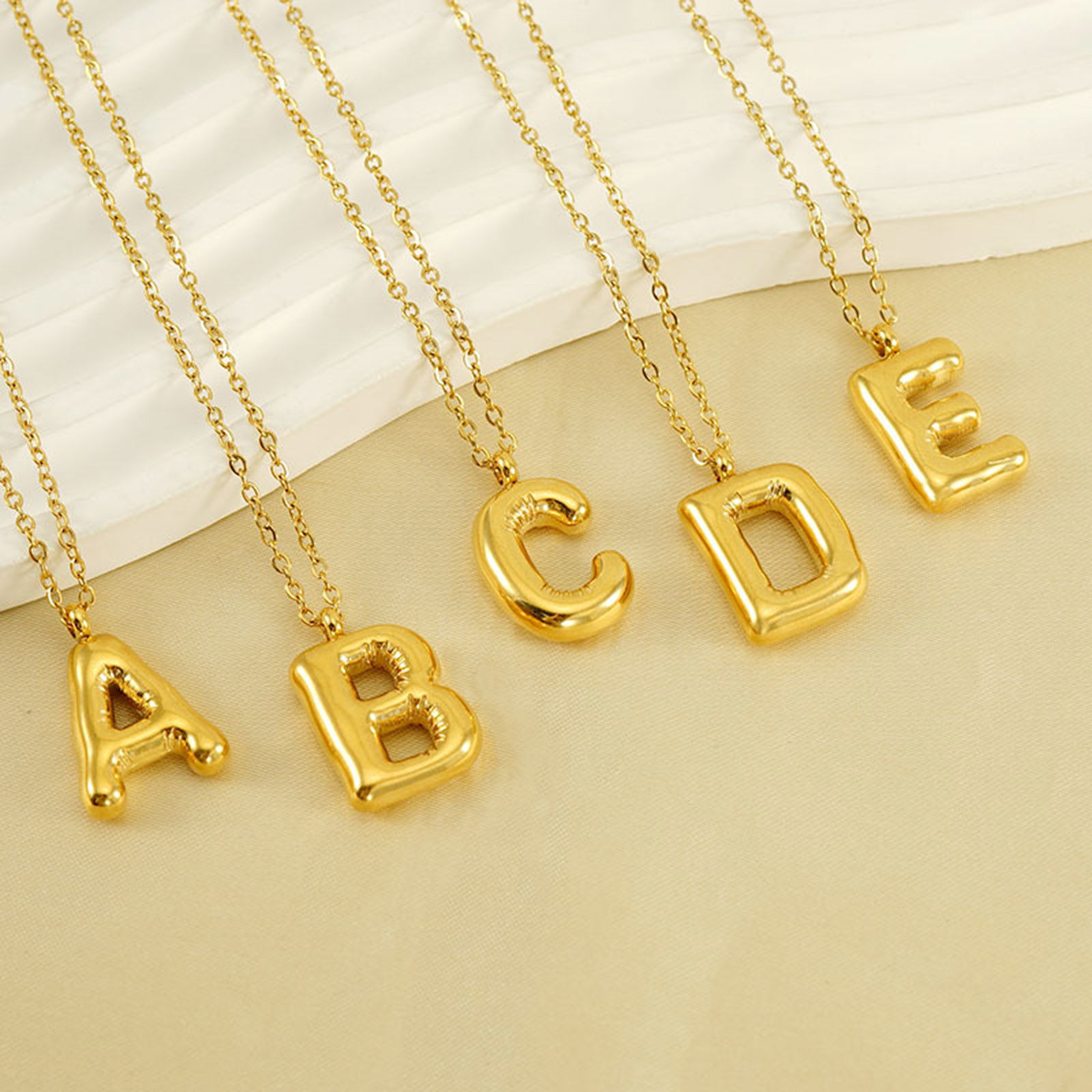 Imagen de 1 Unidad Enchapado al Vacío Ecológico Dulce & Lindo Elegante 18K Oro Real Chapado 304 Acero Inoxidable Cable Cadena Cruz Mayúscula Letra Mensaje " A-Z " Collar con Colgante Para Mujeres Día de la Madre