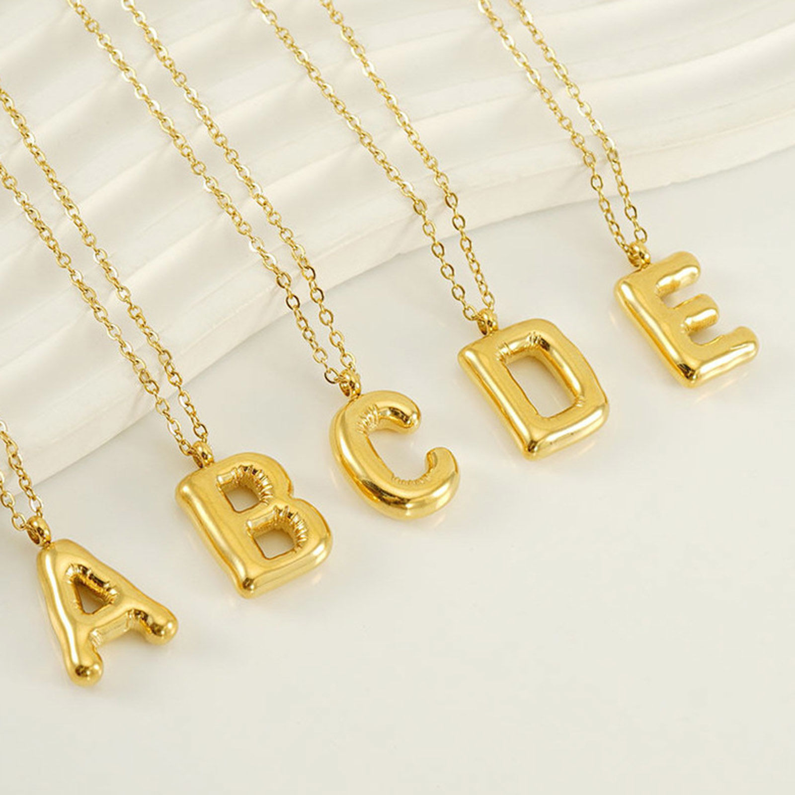 Imagen de 1 Unidad Enchapado al Vacío Ecológico Dulce & Lindo Elegante 18K Oro Real Chapado 304 Acero Inoxidable Cable Cadena Cruz Mayúscula Letra Mensaje " A-Z " Collar con Colgante Para Mujeres Día de la Madre