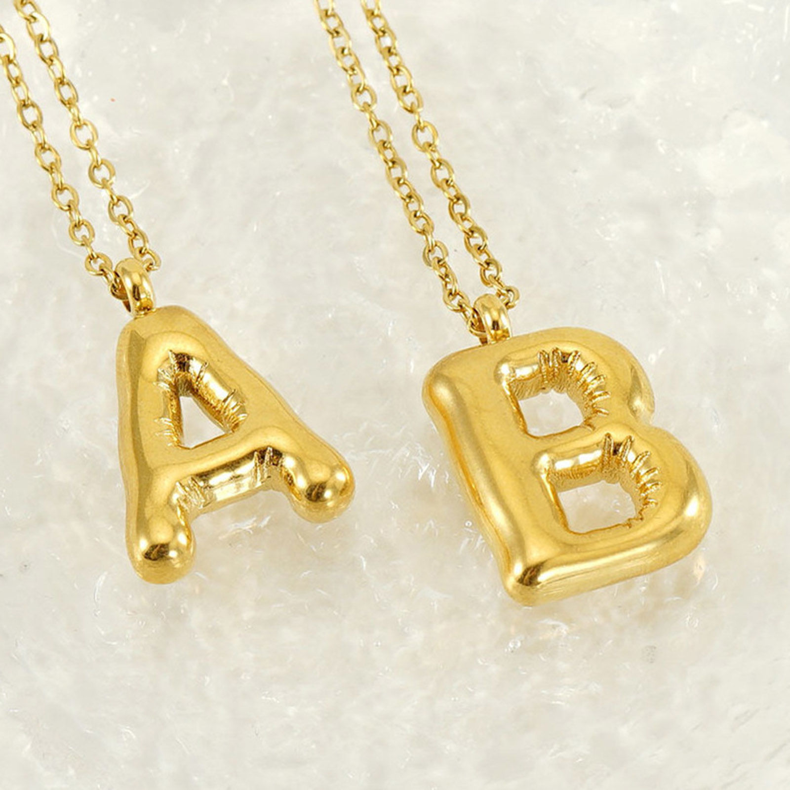 Imagen de 1 Unidad Enchapado al Vacío Ecológico Dulce & Lindo Elegante 18K Oro Real Chapado 304 Acero Inoxidable Cable Cadena Cruz Mayúscula Letra Mensaje " A-Z " Collar con Colgante Para Mujeres Día de la Madre