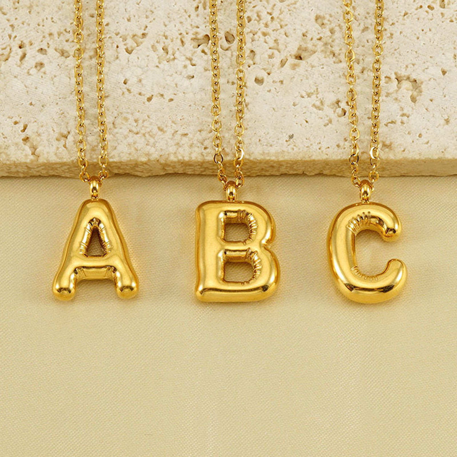 Imagen de 1 Unidad Enchapado al Vacío Ecológico Dulce & Lindo Elegante 18K Oro Real Chapado 304 Acero Inoxidable Cable Cadena Cruz Mayúscula Letra Mensaje " A-Z " Collar con Colgante Para Mujeres Día de la Madre