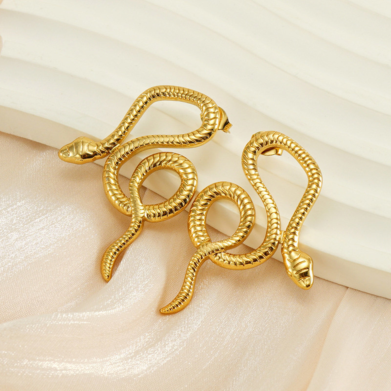 Imagen de 1 Par Enchapado al Vacío Ecológico Retro Elegante Chapado en Oro de 18K 304 Acero Inoxidable Serpiente Pendientes Para Mujeres Cumpleaños