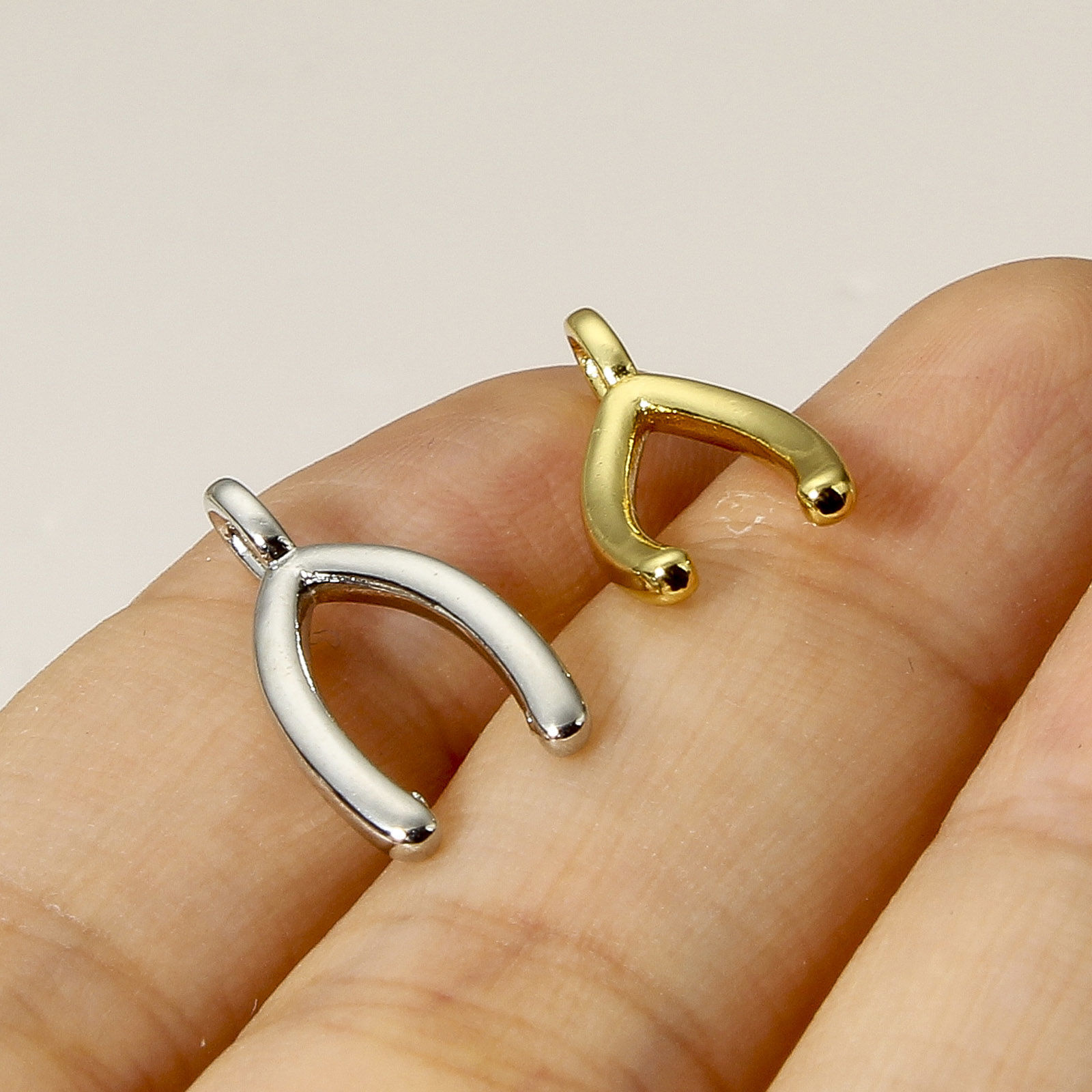 Bild von 1 Stück Messing Charms Echtgold plattiert Wishbone 17mm x 9mm