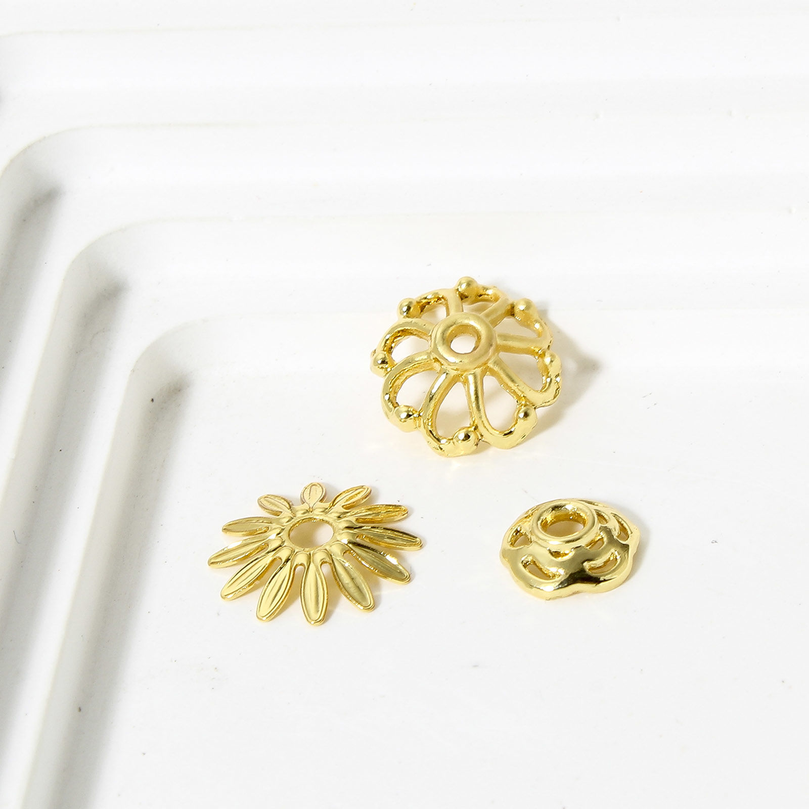 Bild von 10 Stück Messing Perlkappen 18K Echtgold plattiert