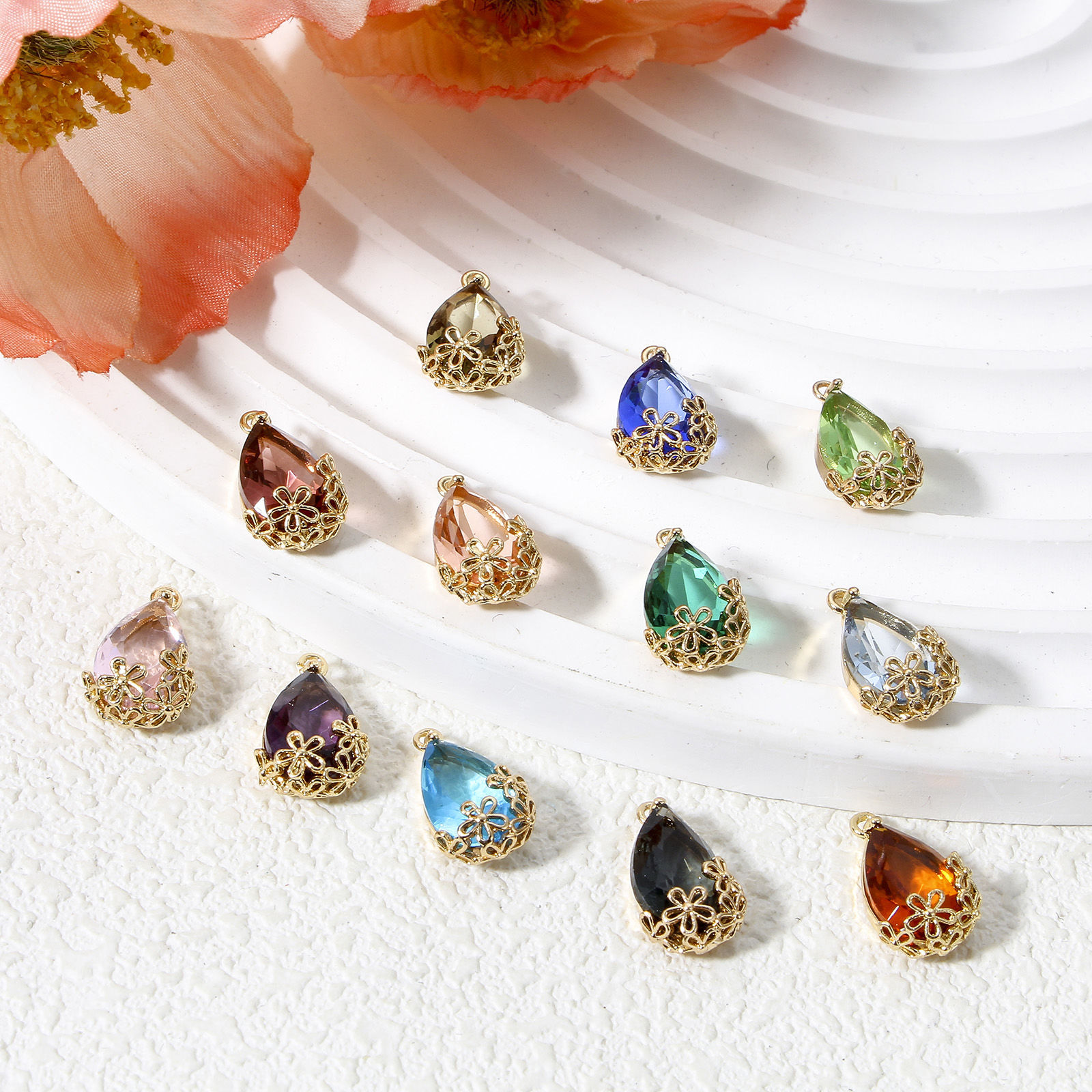 5 個 真鍮+ガラス チャーム 金メッキ 多色 滴 ドロップ 梅の花 16mm x 9.5mm の画像