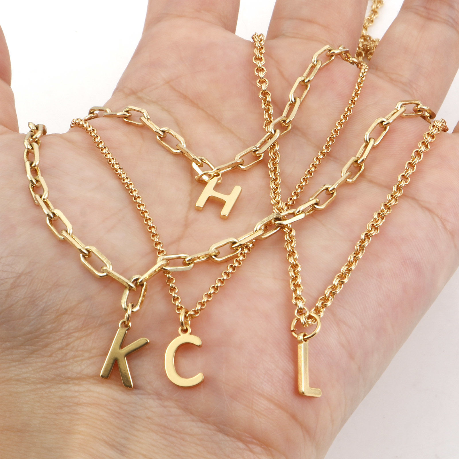 Image de 2 Pcs Breloques Respectueux de la Nature en Laiton Plaqué Or Véritable 18K Alphabet Majuscule Lettre Initiale Message " A-Z "