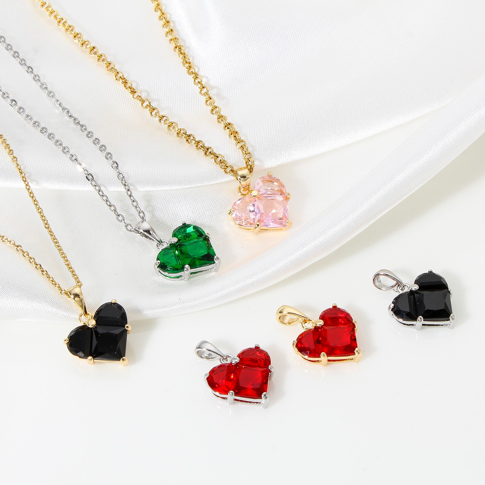 Picture of Brass Valentine's Day Charm Pendant 18K Real Gold Plated Heart Multicolour Cubic Zirconia 20mm x 14mm