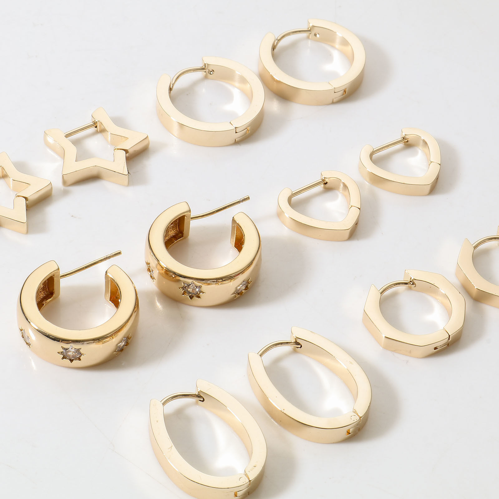 Image de 2 Pcs Placage Sous Vide Écologique À la Mode Boucles d'Oreilles Créole Anneaux Géométrique en Cuivre Cœur Pentacle Plaqué Or Véritable 18K Fête Unisexe