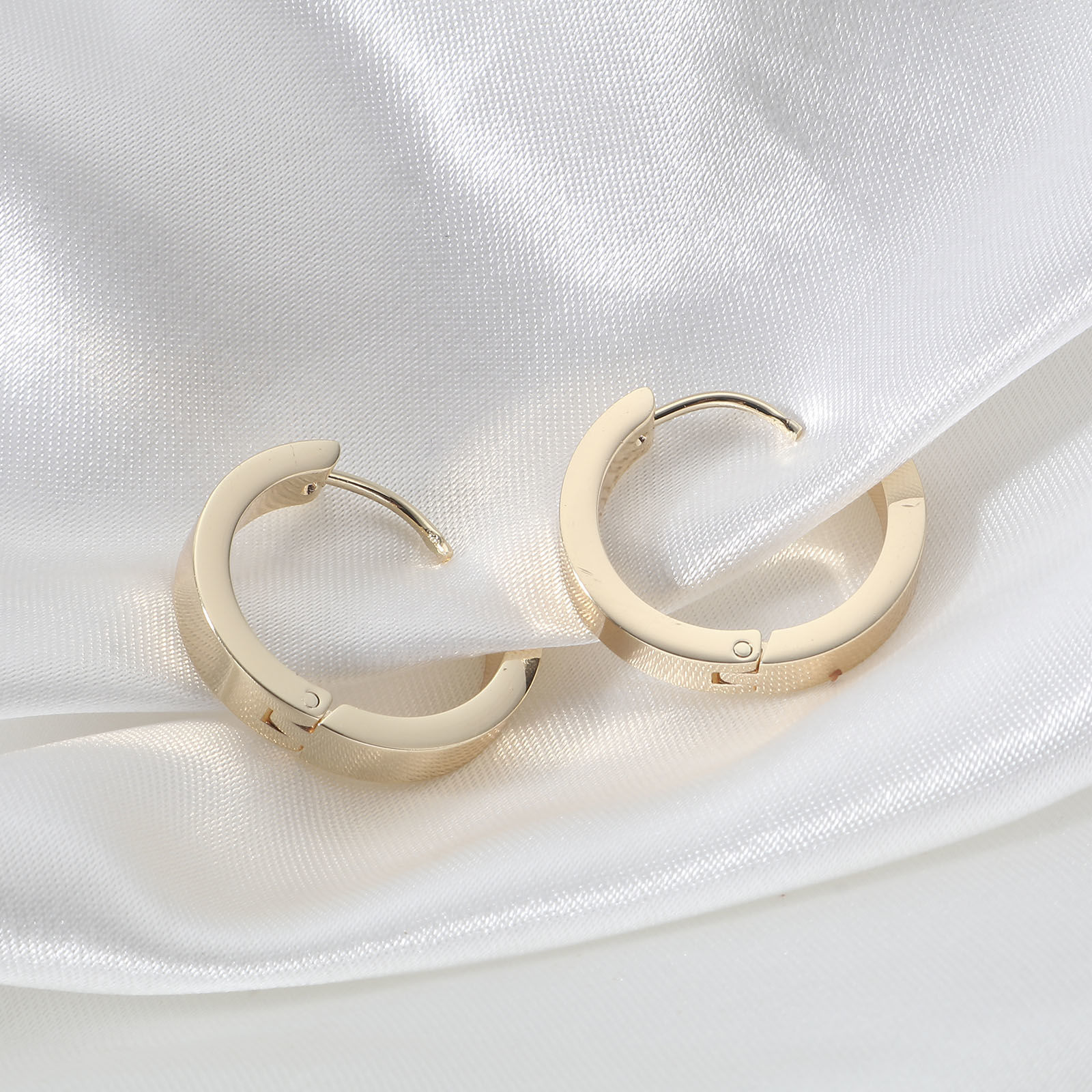 Image de 2 Pcs Placage Sous Vide Écologique À la Mode Boucles d'Oreilles Créole Anneaux Géométrique en Cuivre Cœur Pentacle Plaqué Or Véritable 18K Fête Unisexe