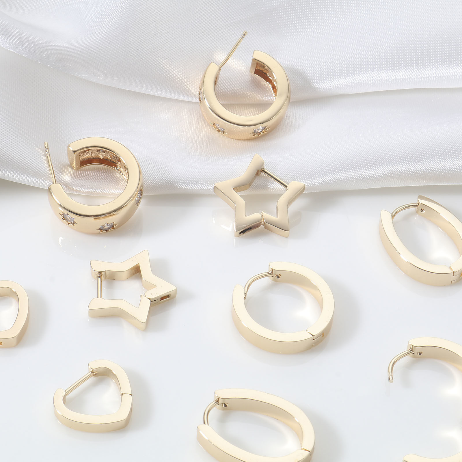 Image de 2 Pcs Placage Sous Vide Écologique À la Mode Boucles d'Oreilles Créole Anneaux Géométrique en Cuivre Cœur Pentacle Plaqué Or Véritable 18K Fête Unisexe
