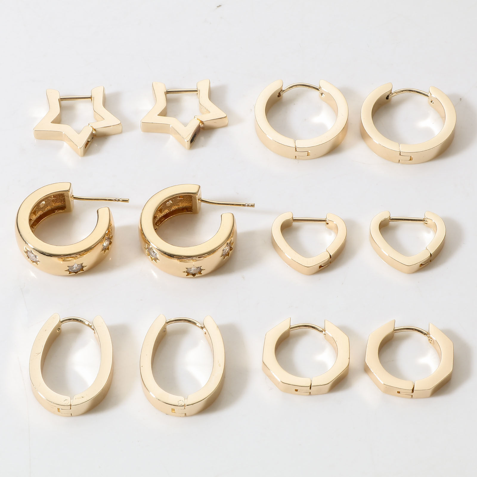 Image de 2 Pcs Placage Sous Vide Écologique À la Mode Boucles d'Oreilles Créole Anneaux Géométrique en Cuivre Cœur Pentacle Plaqué Or Véritable 18K Fête Unisexe