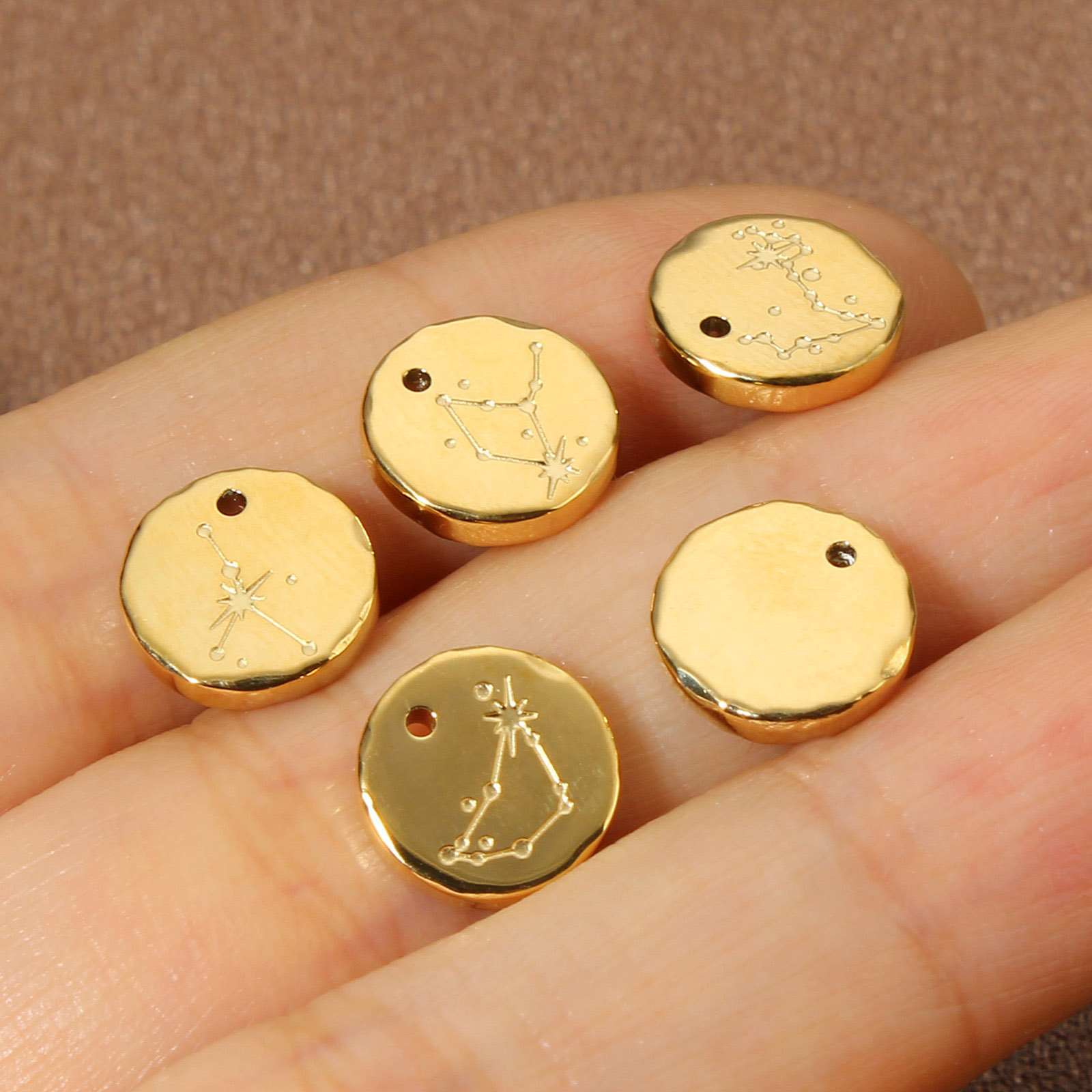 Bild von 1 Stück Umweltfreundliche Vakuumbeschichtung 304 Edelstahl Stilvoll Charms Rund Vergoldet Sternbild