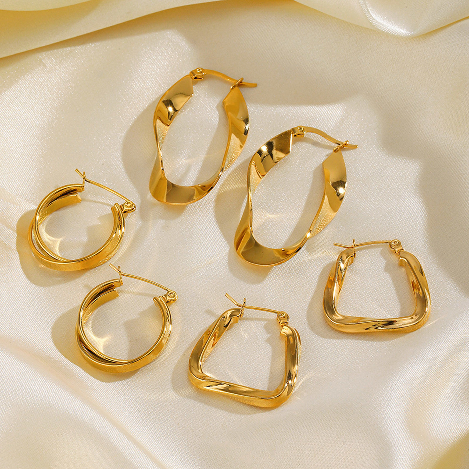 Imagen de 1 Par Hipoalergénico Elegante Estilo Ins Chapado en Oro de 18K 304 Acero Inoxidable Torcido Anillo Aretes de Aro Para Mujeres Fiesta