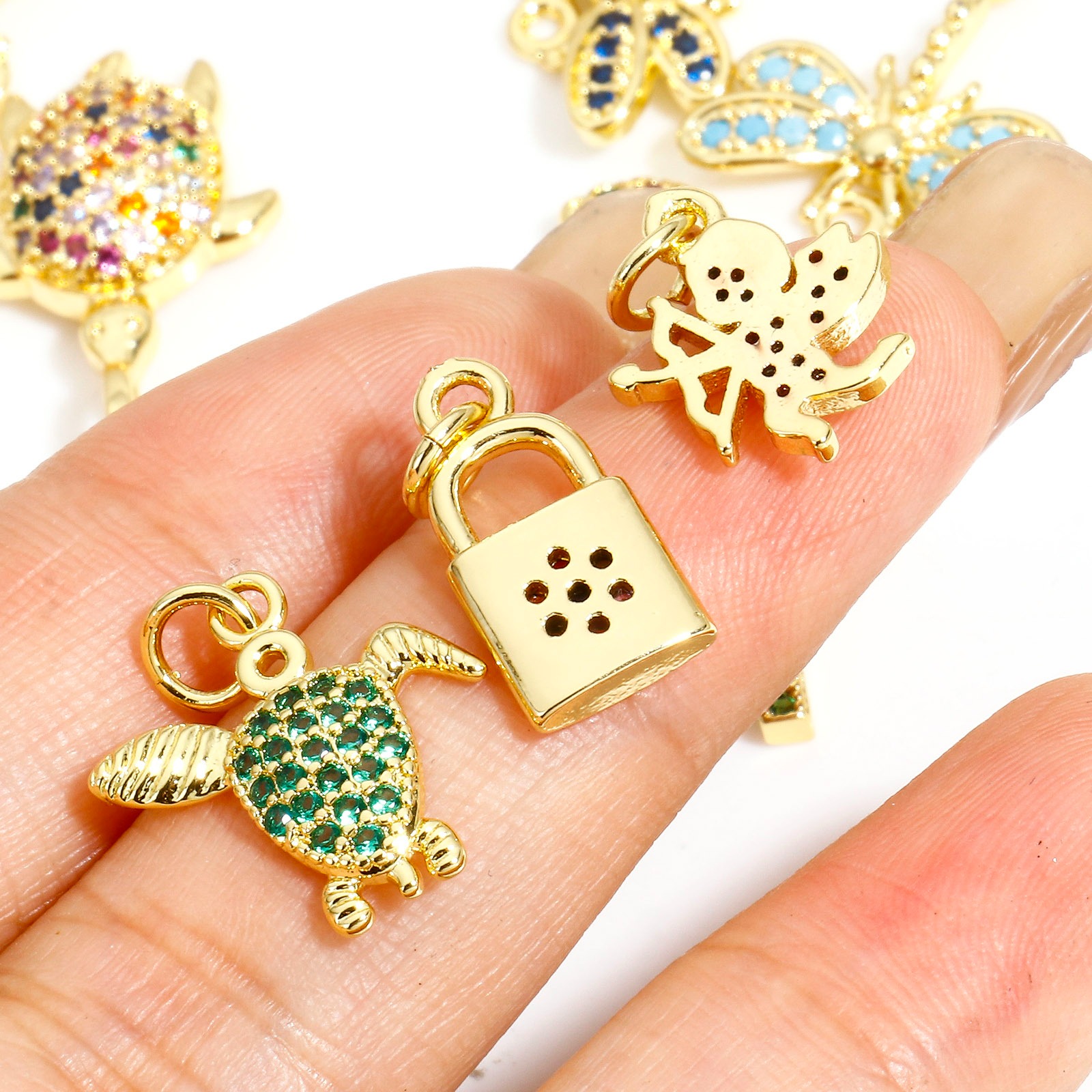 Bild von 1 Stück Messing Charms 18K Gold plattiert Tier Insekt Bunt Zirkonia