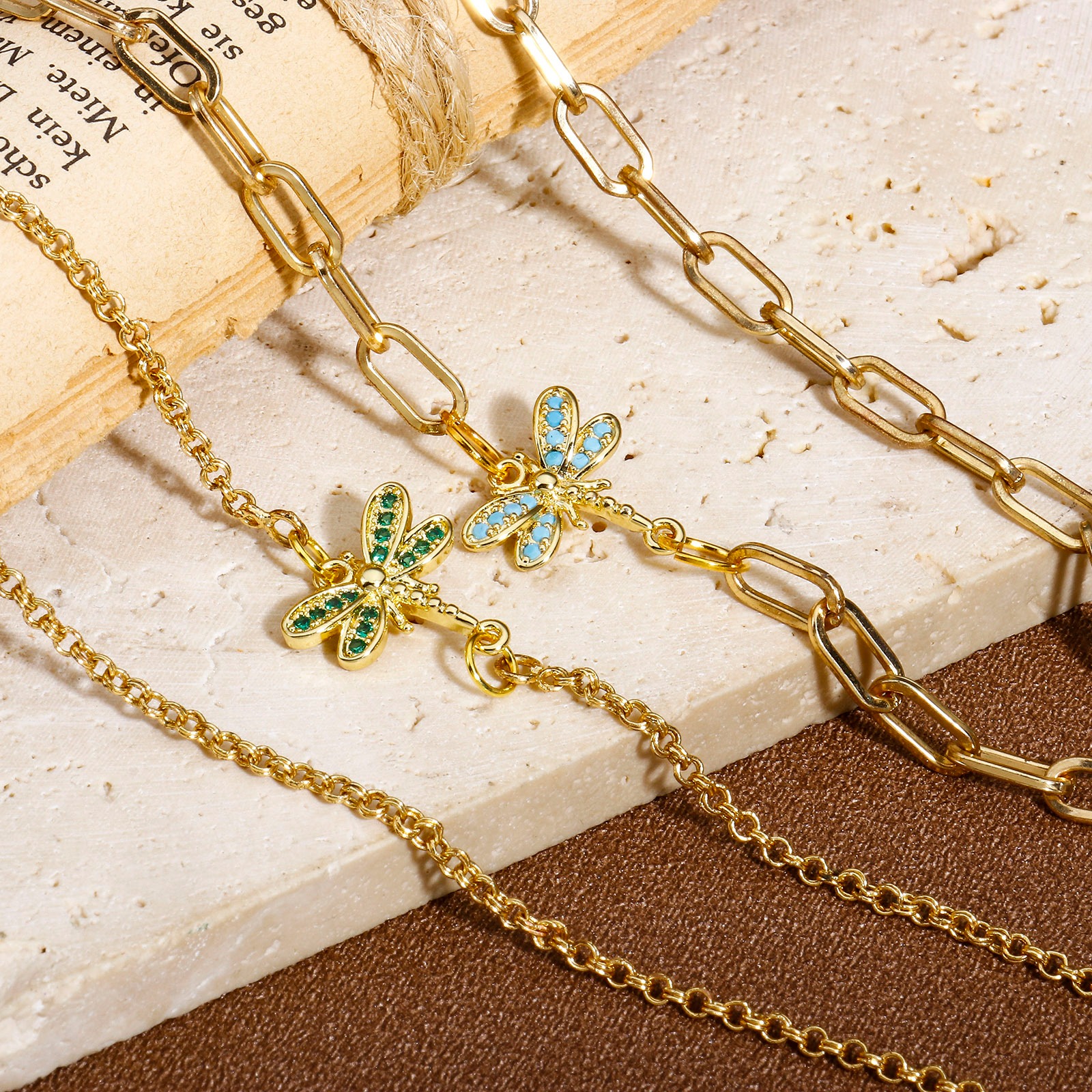 Bild von 1 Stück Messing Charms 18K Gold plattiert Tier Insekt Bunt Zirkonia