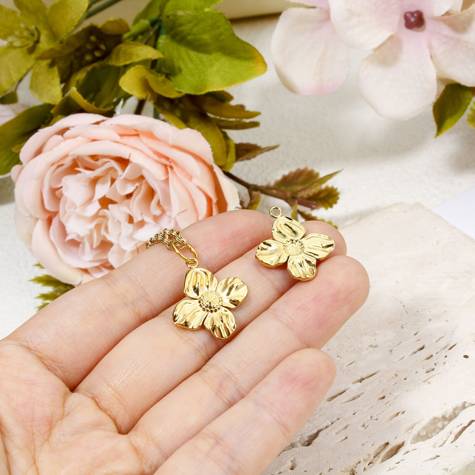 Picture of Eco-friendly Vacuum Plating 304 Stainless Steel Pastoral Style Charms Gold Plated Leaf