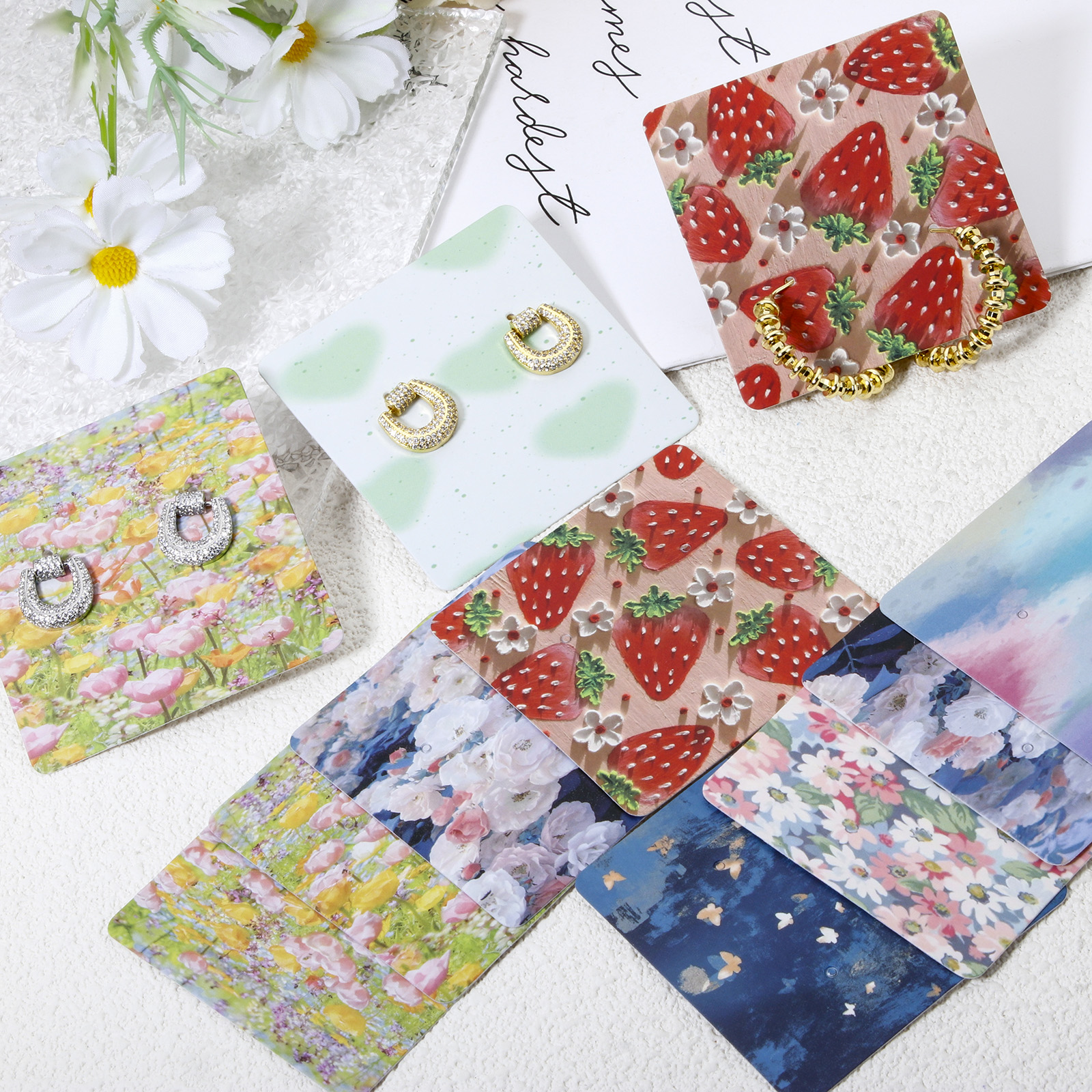 Bild von 50 Stück Kunstpapier Schmuck Ohrringe Display Karte Quadrat Bunt 6cm x 6cm