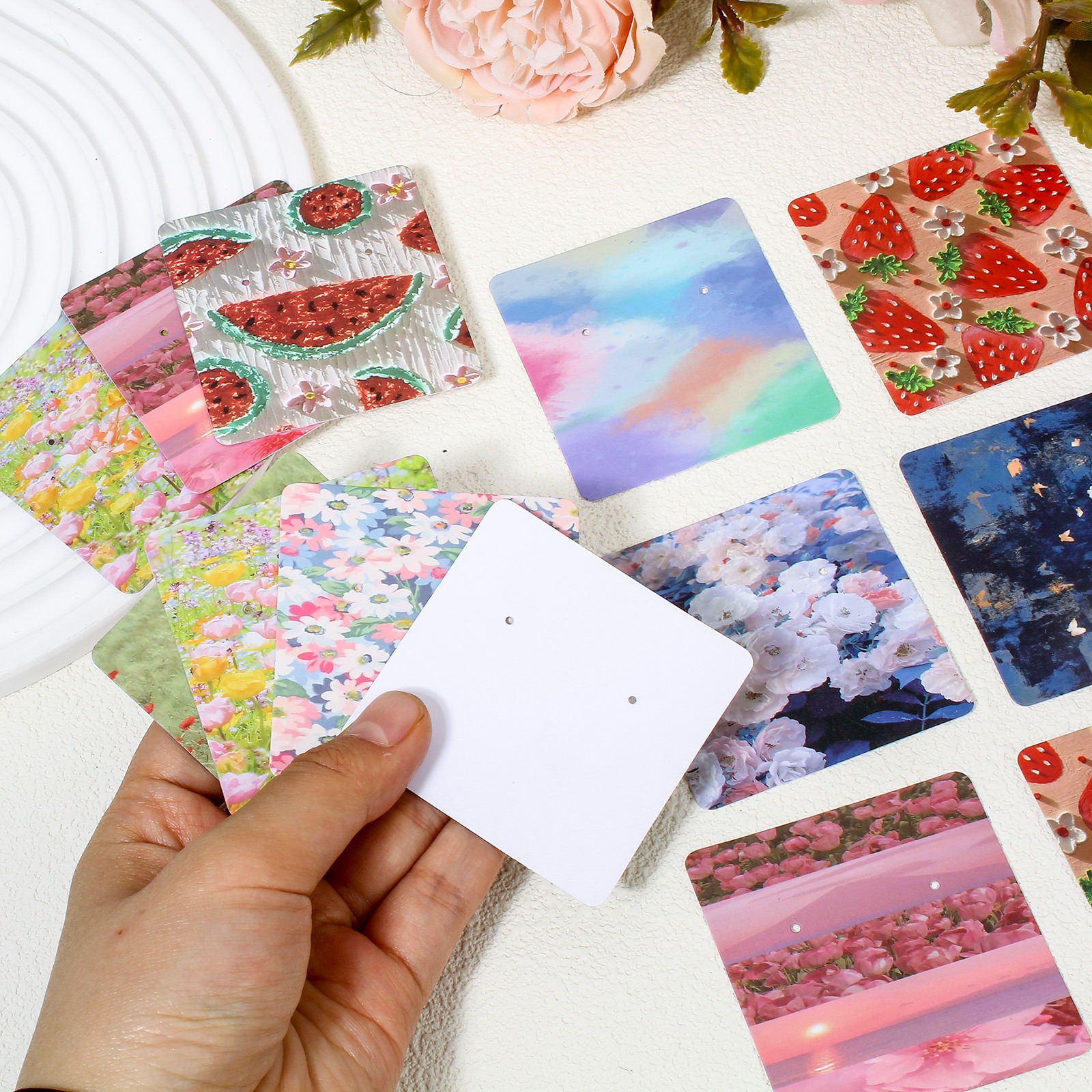 Bild von 50 Stück Kunstpapier Schmuck Ohrringe Display Karte Quadrat Bunt 6cm x 6cm