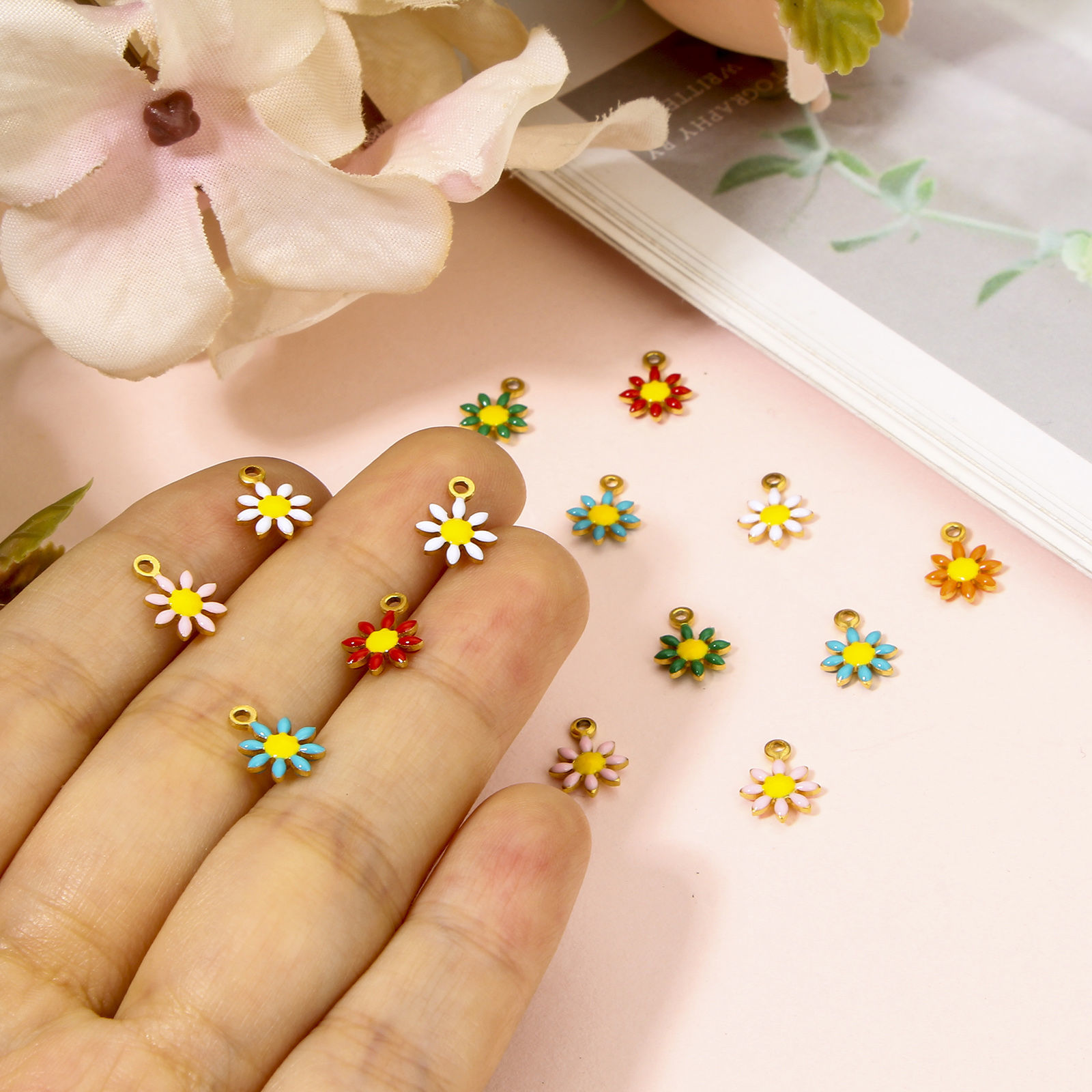 Imagen de 10 Unidades 304 Acero Inoxidable Colgantes Chapado en Oro de 18K Multicolor Flor de la margarita Esmalte de Doble Cara 10mm x 7.5mm