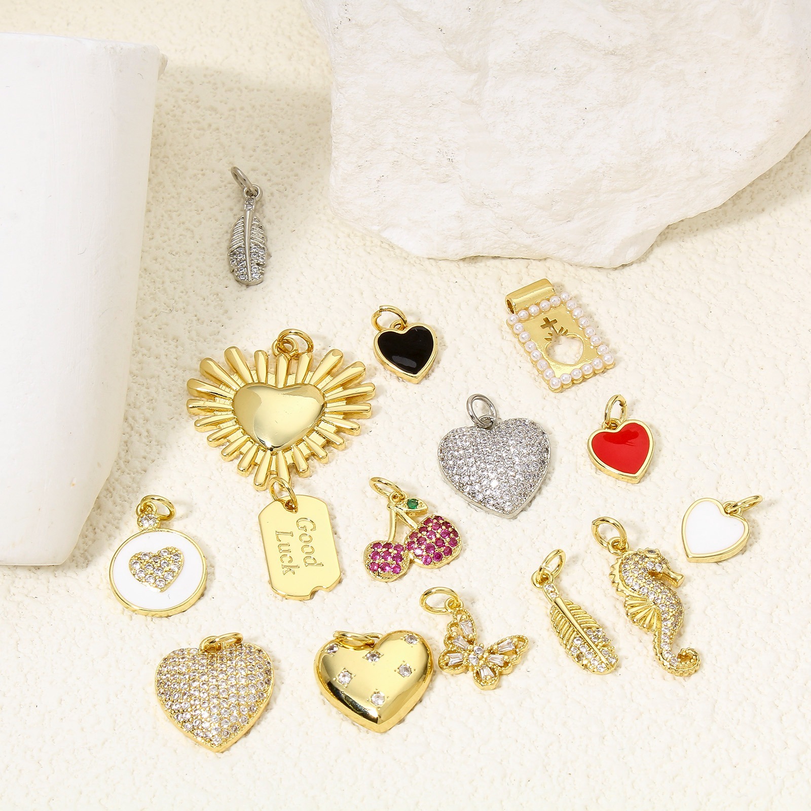 Bild von 1 Stück Umweltfreundlich Messing Valentinstag Charms Echtgold plattiert Herz Schmetterling