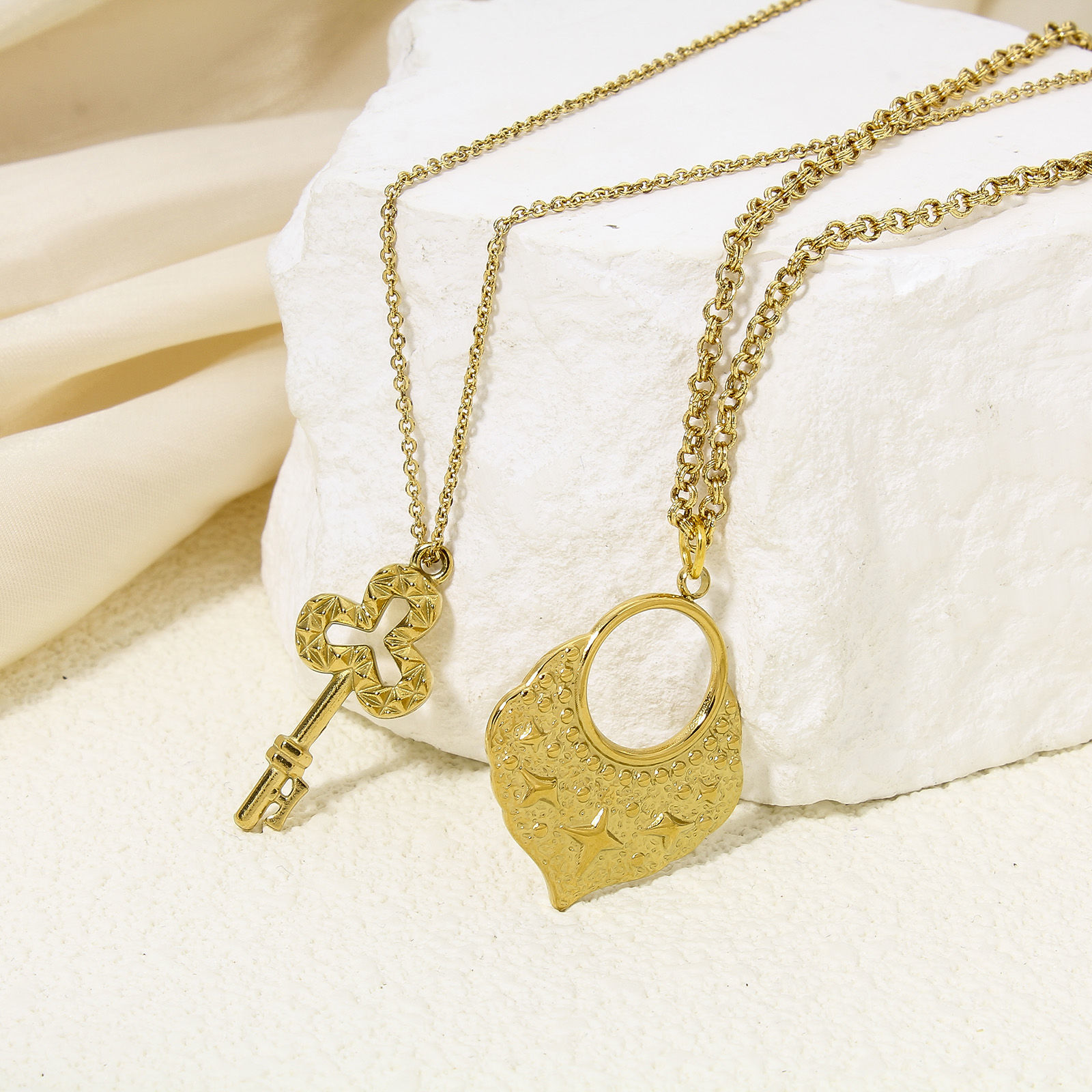 Bild von 1 Stück Umweltfreundlich 304 Edelstahl Geometrisch Charms Schlüssel Bunt Herz Message " LOVE " Hohl