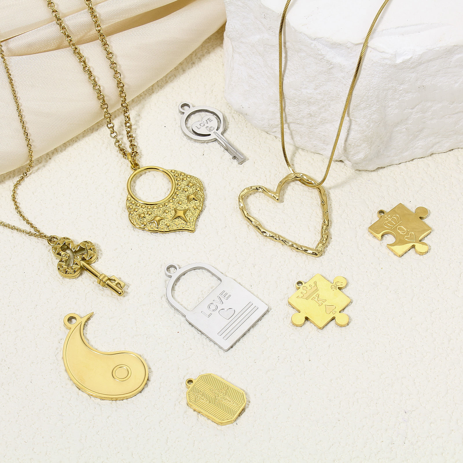 Bild von 1 Stück Umweltfreundlich 304 Edelstahl Geometrisch Charms Schlüssel Bunt Herz Message " LOVE " Hohl