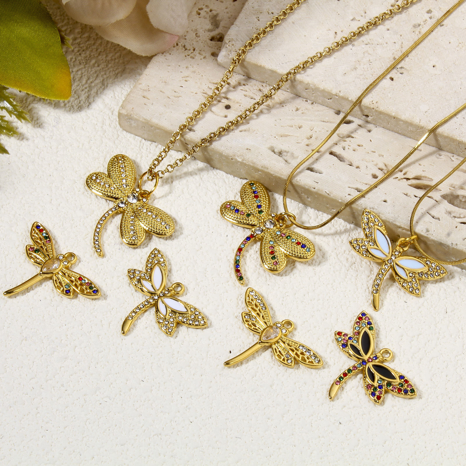 Image de 1 Pièce Breloques en 304 Acier Inoxydable Respectueux de la Nature Style Pastoral Abeille Doré Multicolore Fleurs de Soleil Émail à Strass Transparent