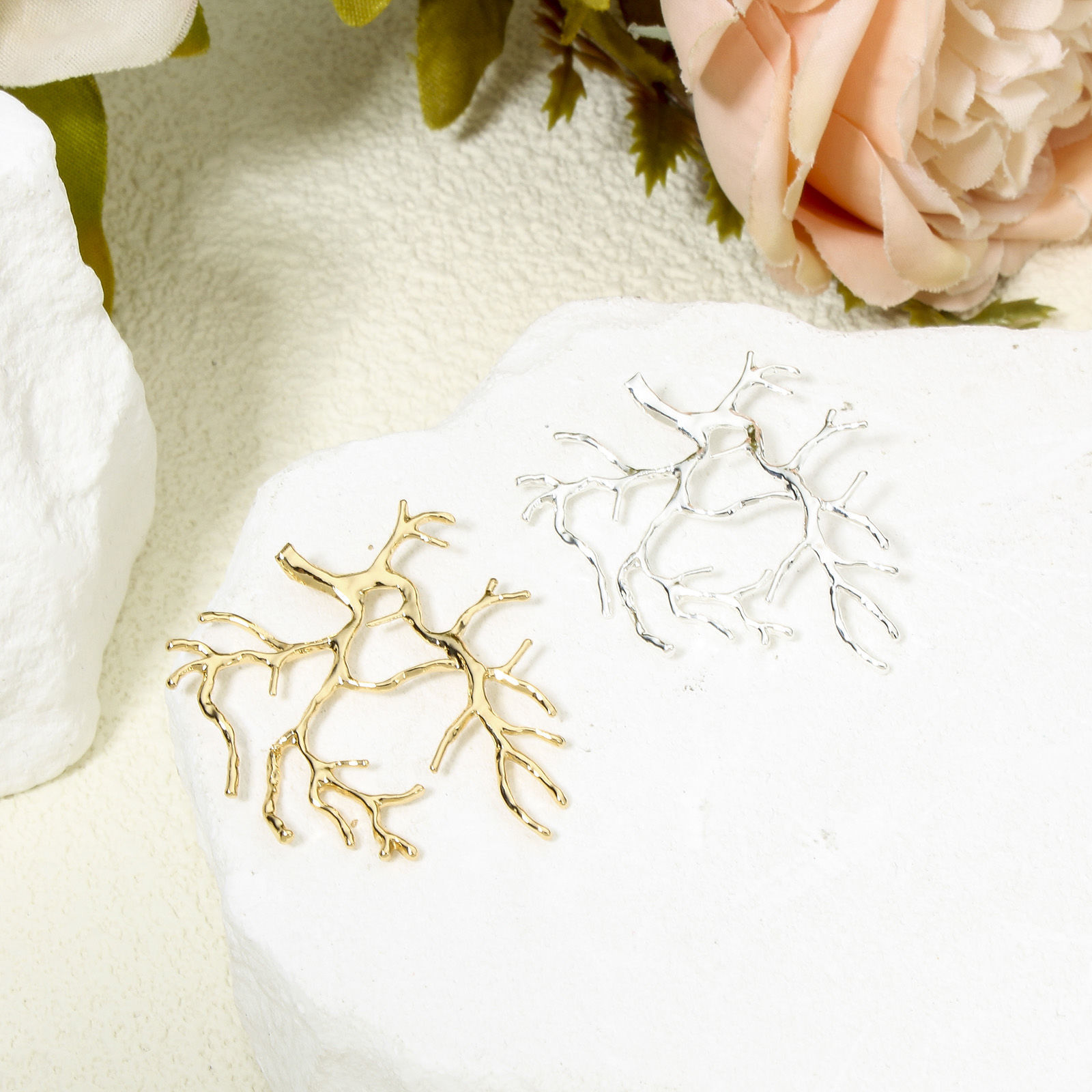 2 個 真鍮 ブランクベースペンダント カメオ DIY用 ジュエリーアクセサリー 多色 枝 3.5cm x 3cm、 の画像