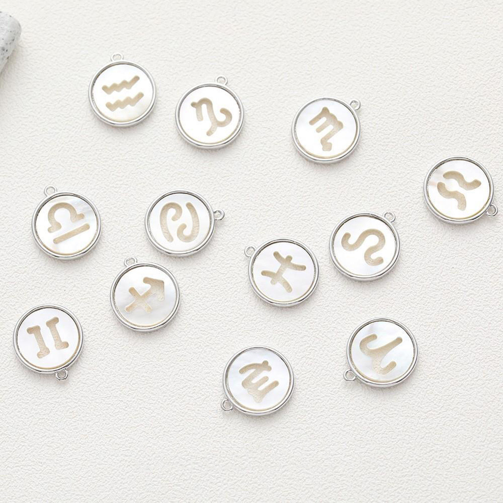 Immagine di 1 Pz Conchiglia & Ottone Ciondoli Costellazione Multicolore Filigrana 18mm x 15mm