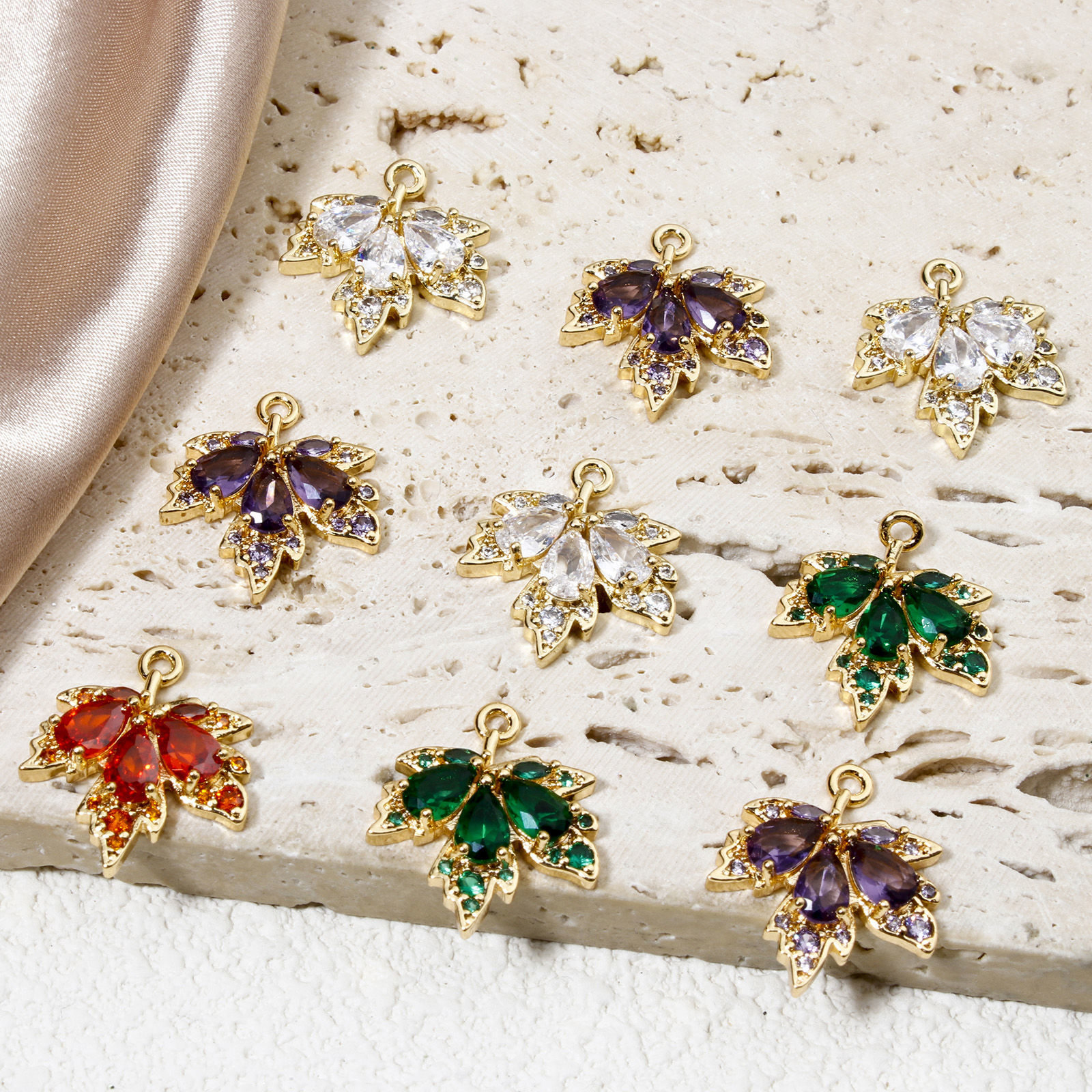 Imagen de 2 Unidades Latón & Vidrio Colgantes Chapado en Oro de 18K Hoja de Arce Micro Pave Multicolor Rhinestone 20mm x 17mm