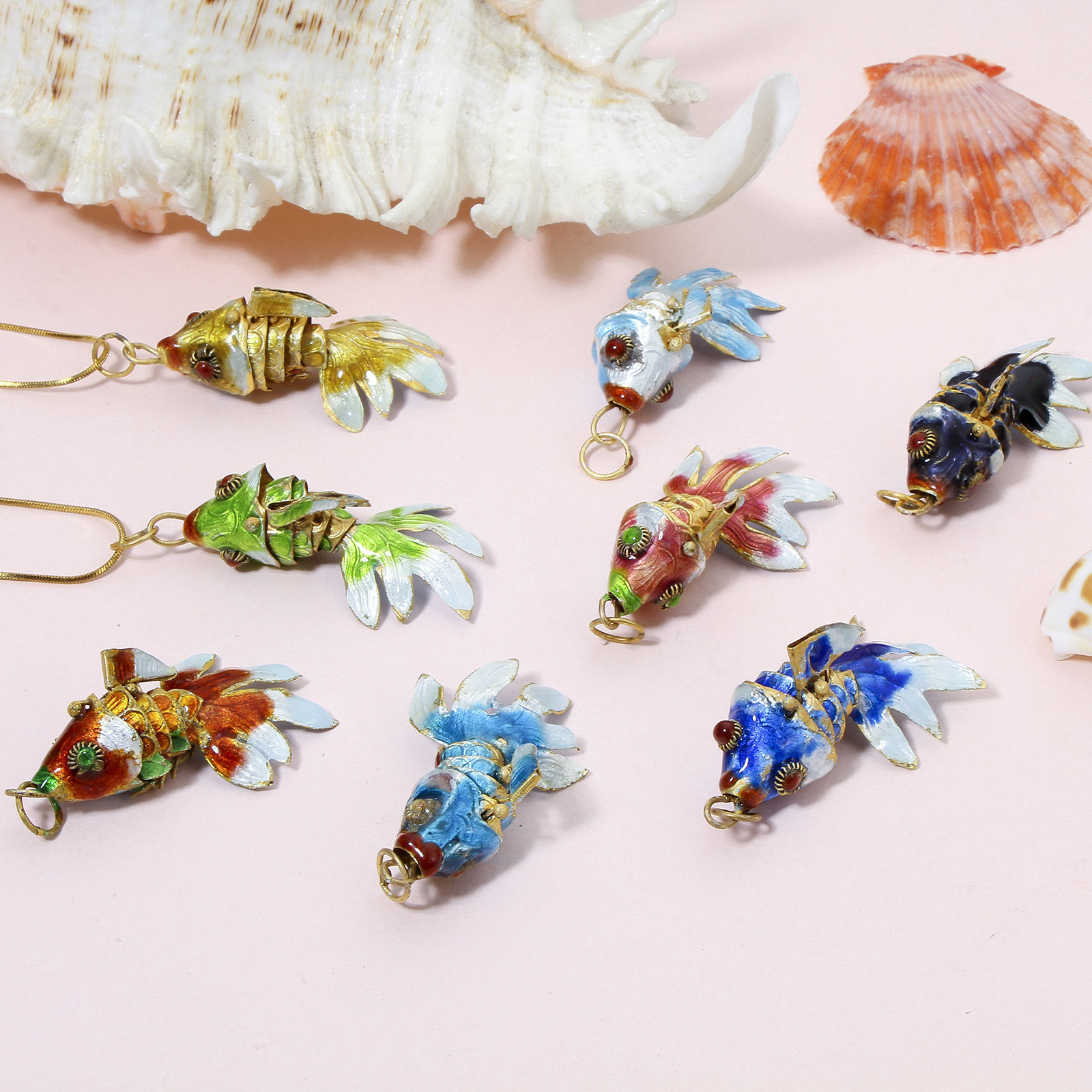 1 個 真鍮 海ジュエリー ペンダント 金メッキ 多色 魚 可動式 4.8cm x 2.4cm、 の画像