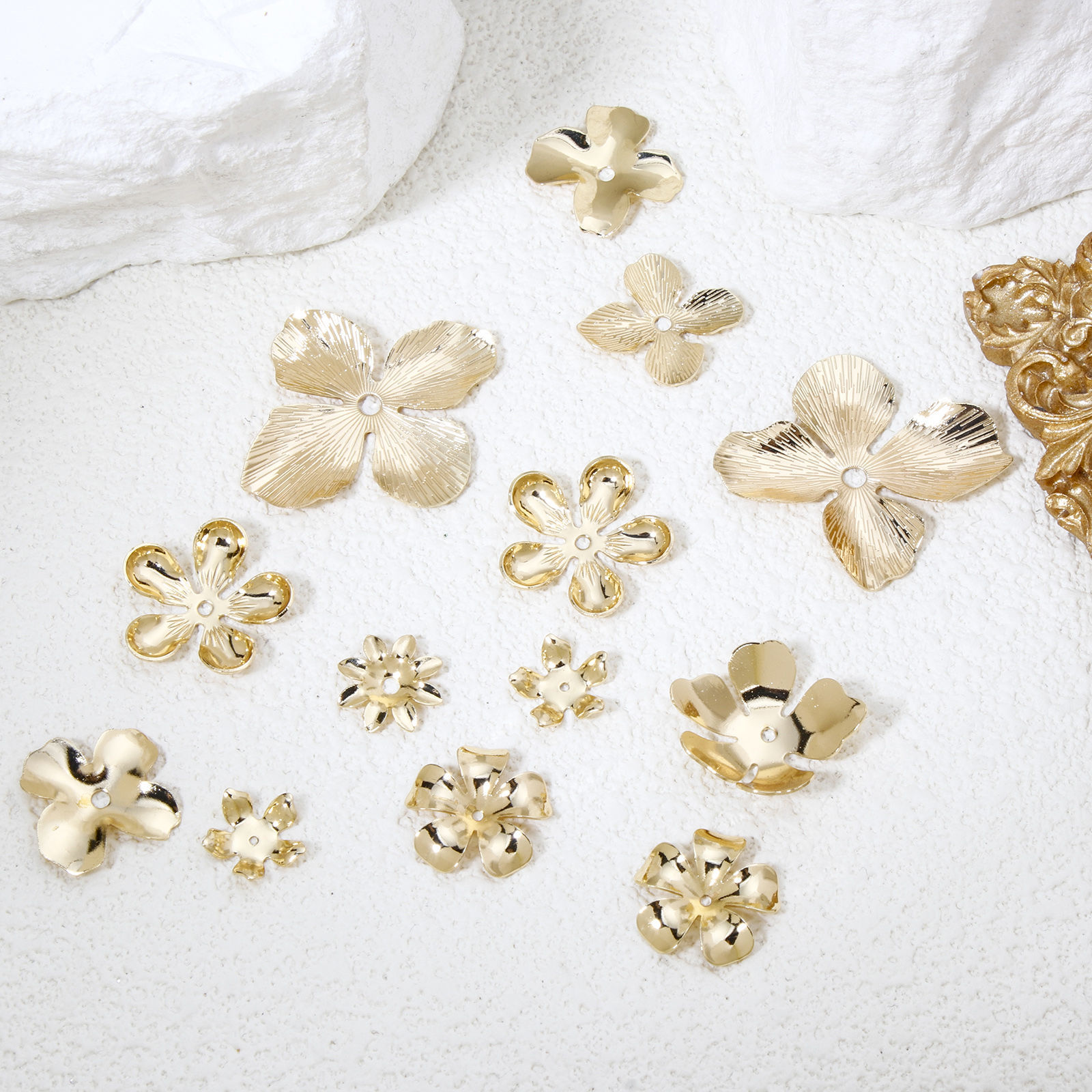 Bild von 5 Stück Umweltfreundlich Messing Perlkappen Blumen 14K Echtgold plattiert Hohl