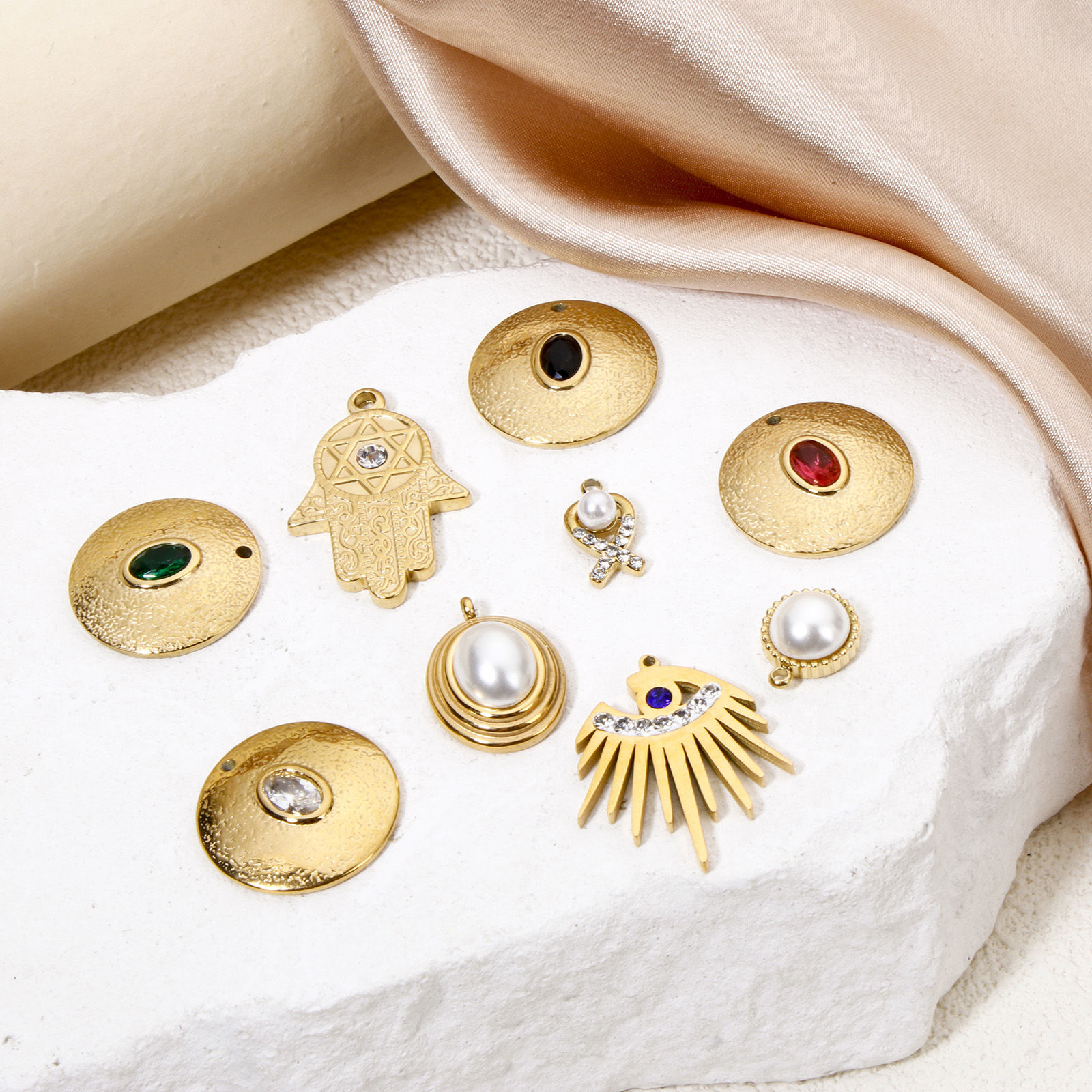 Picture of Eco-friendly Vacuum Plating 304 Stainless Steel Stylish Charms Gold Plated Round